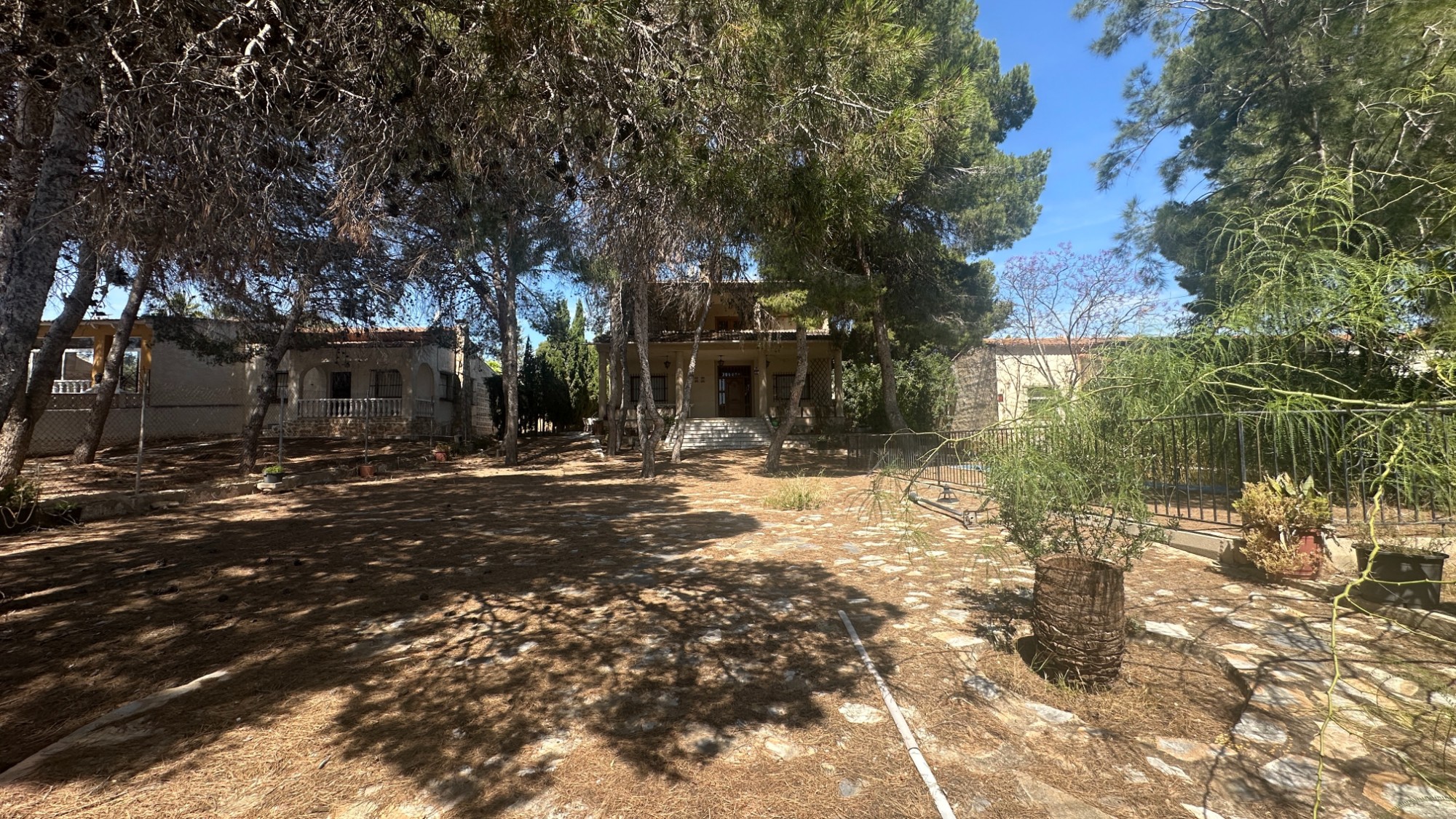 For sale - 8 Bedroom 4 Bathroom Villa in Torrevieja - Costa Blanca  - Alicante