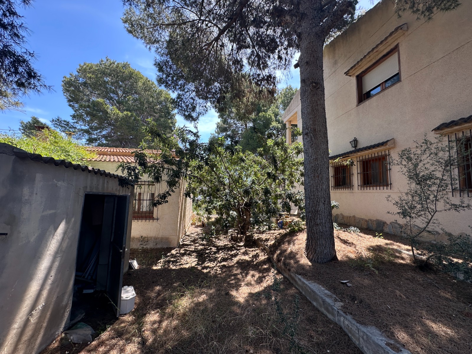 For sale - 8 Bedroom 4 Bathroom Villa in Torrevieja - Costa Blanca  - Alicante