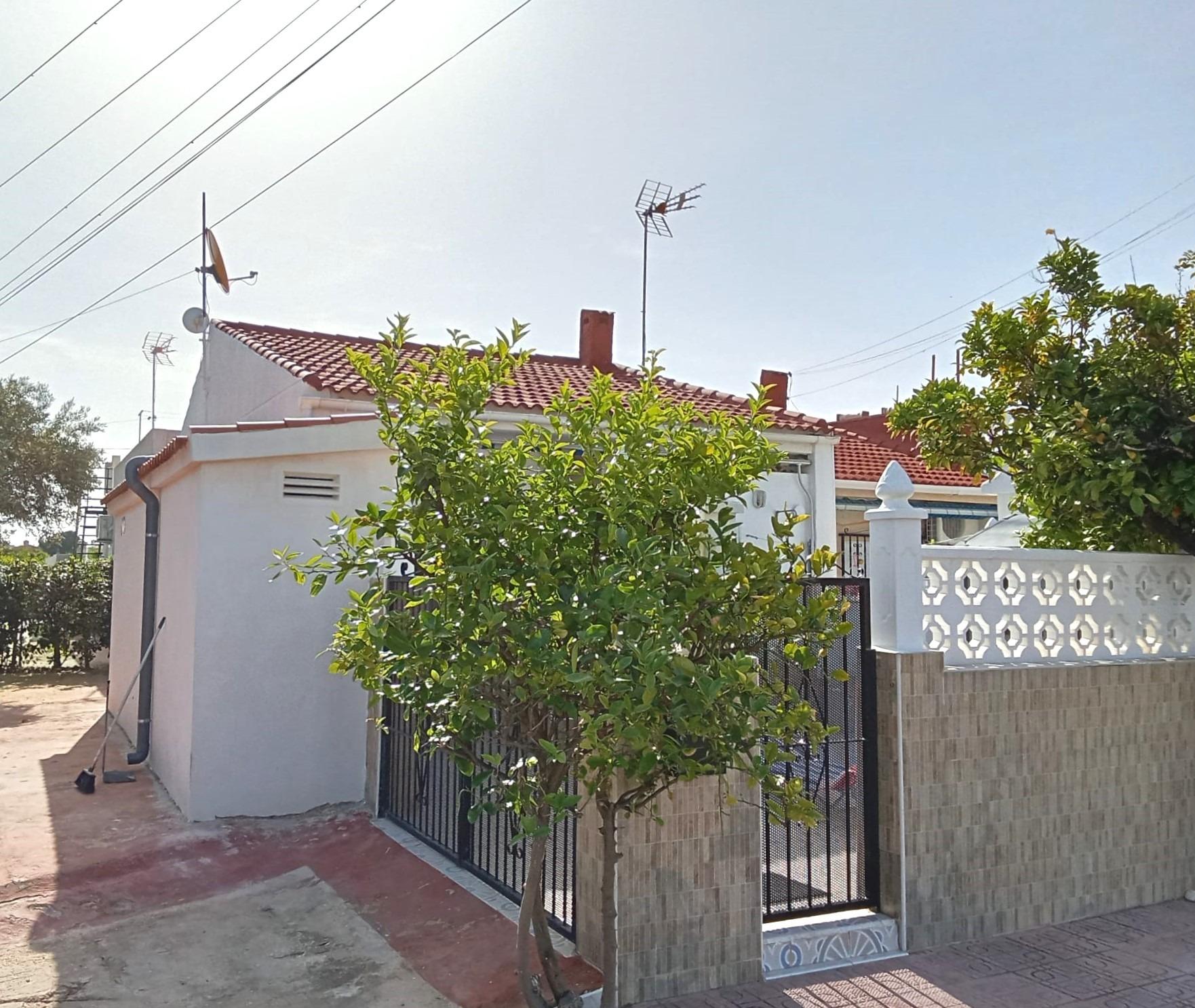 For sale - 2 Bedroom 1 Bathroom Bungalow in Torrevieja - Torretas  - Alicante