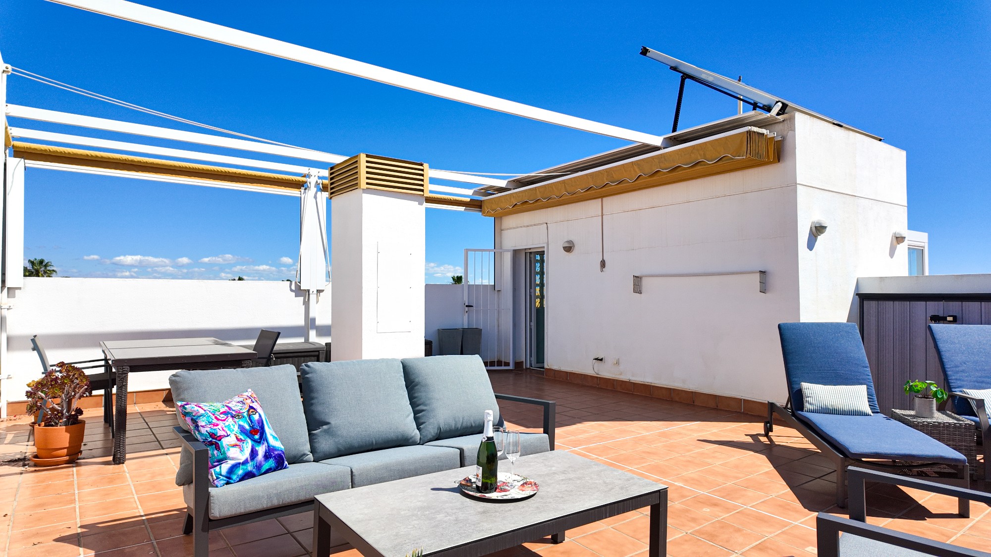 For sale - 2 Bedroom 2 Bathroom Penthouse Apartment in Villamartin - Costa Blanca  - Alicante