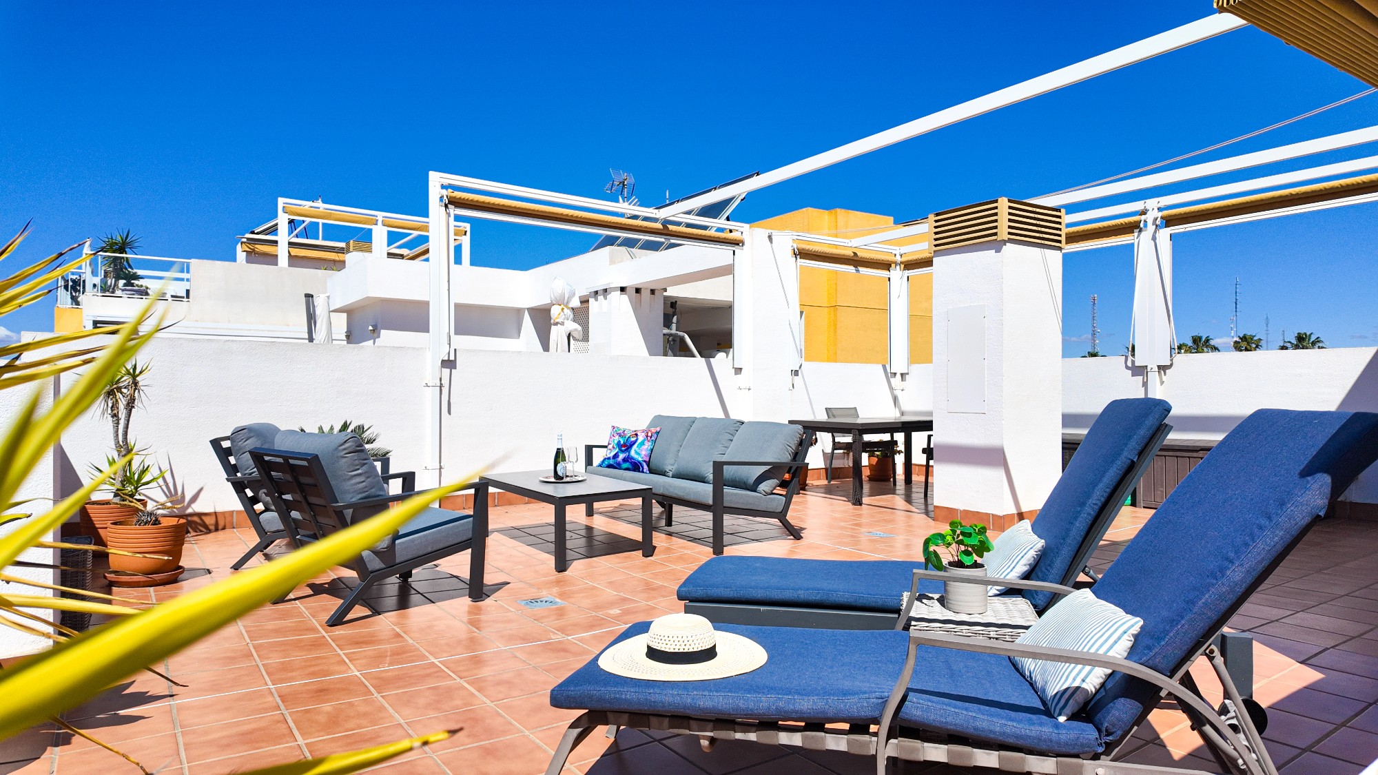 For sale - 2 Bedroom 2 Bathroom Penthouse Apartment in Villamartin - Costa Blanca  - Alicante