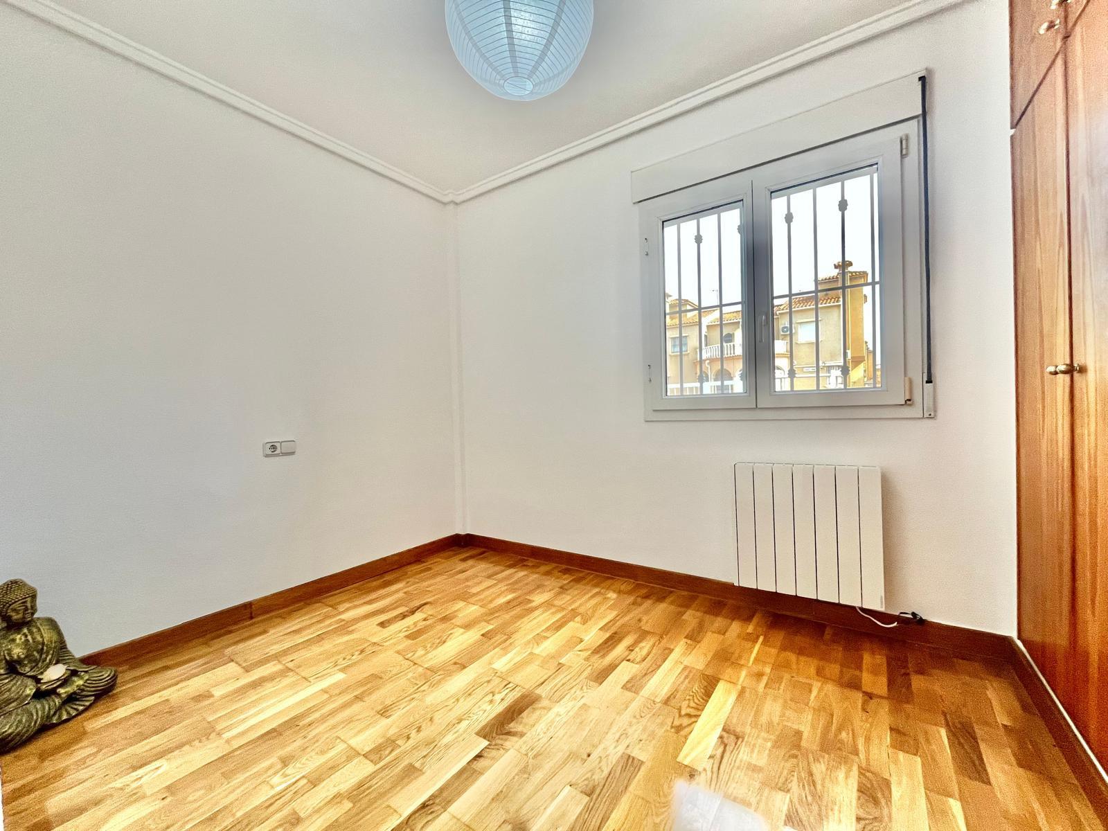 For sale - 3 Bedroom 1 Bathroom Quad House in Playa Flamenca  - Playa Flamenca  - Alicante