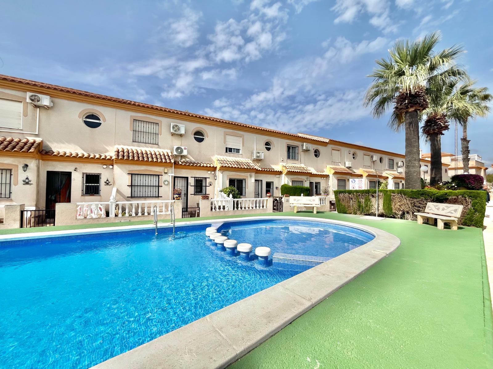 For sale - 3 Bedroom 1 Bathroom Quad House in Playa Flamenca  - Playa Flamenca  - Alicante