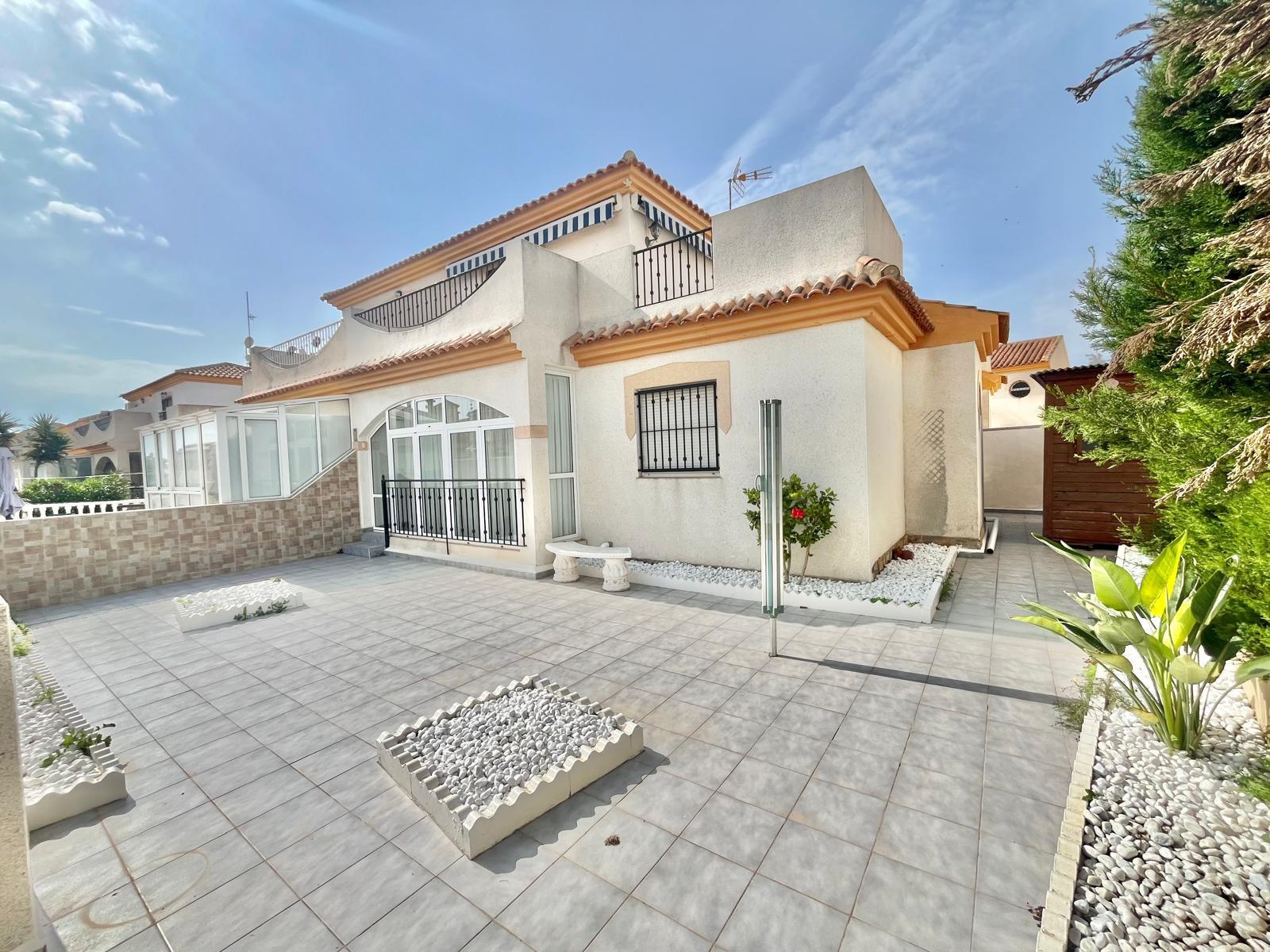 For sale - 3 Bedroom 1 Bathroom Quad House in Playa Flamenca  - Playa Flamenca  - Alicante