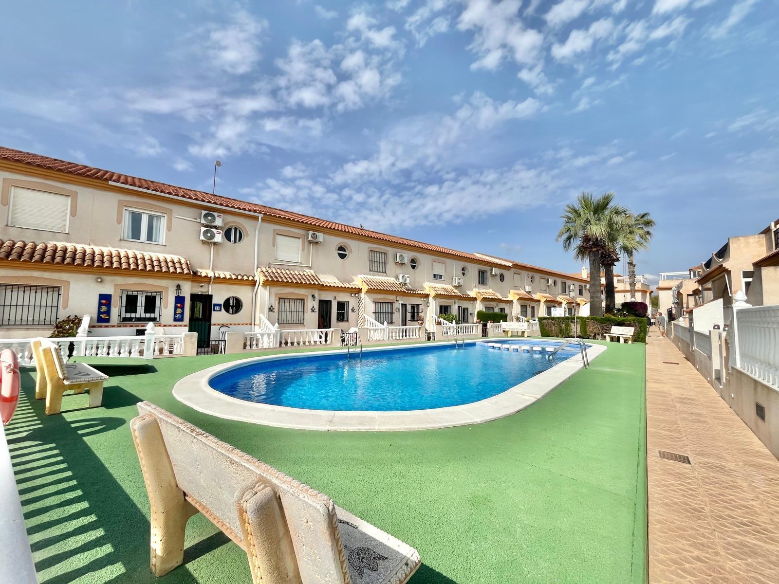 For sale - 3 Bedroom 1 Bathroom Quad House in Playa Flamenca  - Playa Flamenca  - Alicante