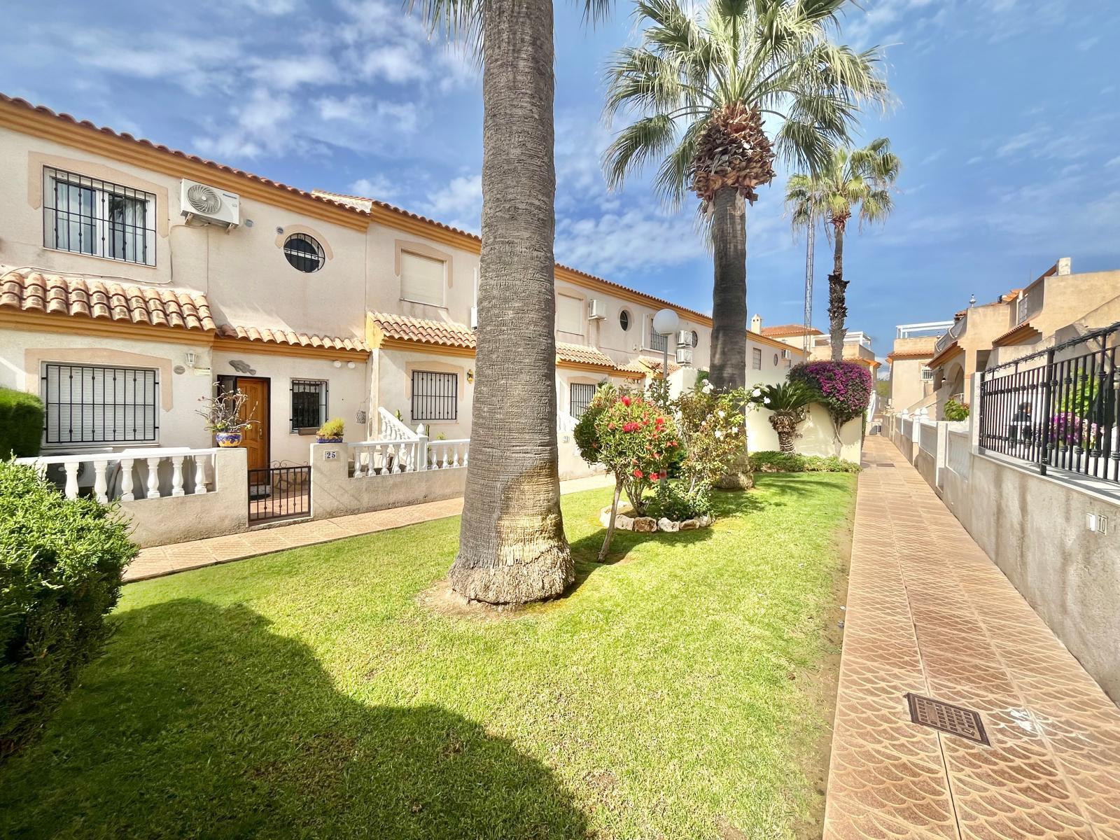 For sale - 3 Bedroom 1 Bathroom Quad House in Playa Flamenca  - Playa Flamenca  - Alicante