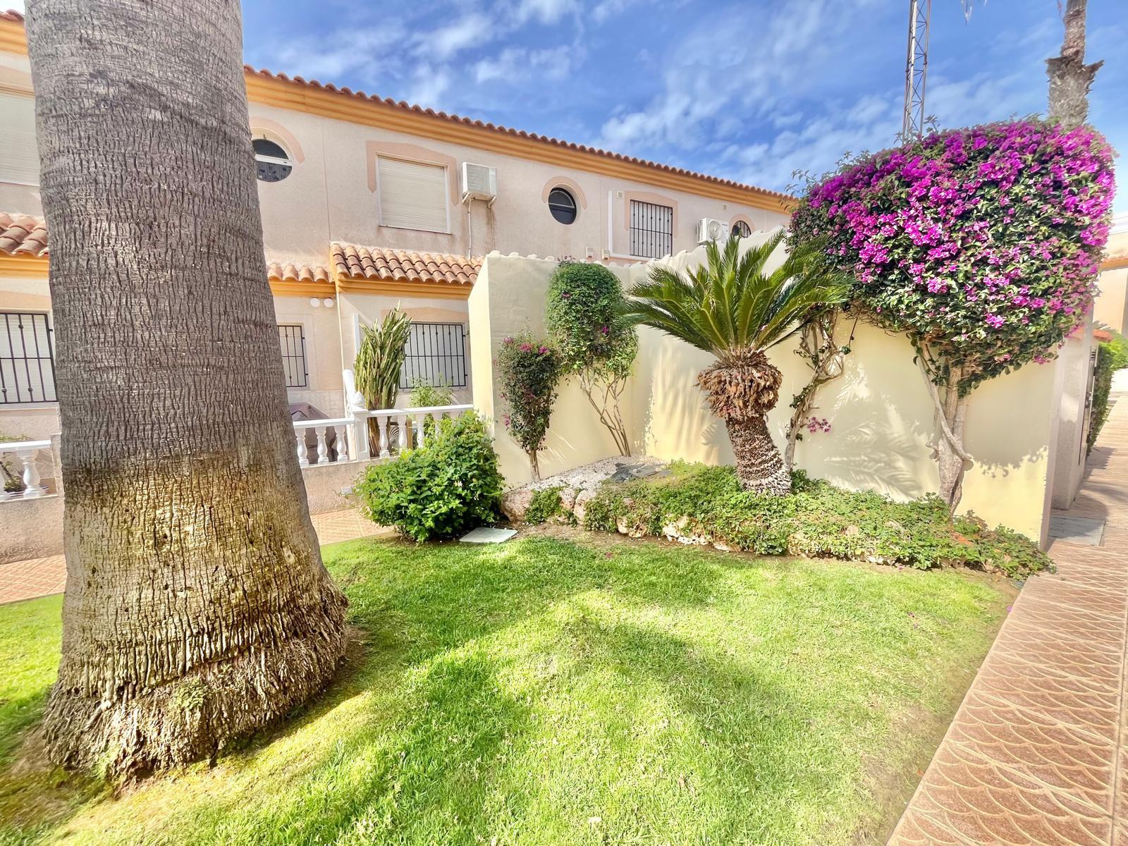For sale - 3 Bedroom 1 Bathroom Quad House in Playa Flamenca  - Playa Flamenca  - Alicante