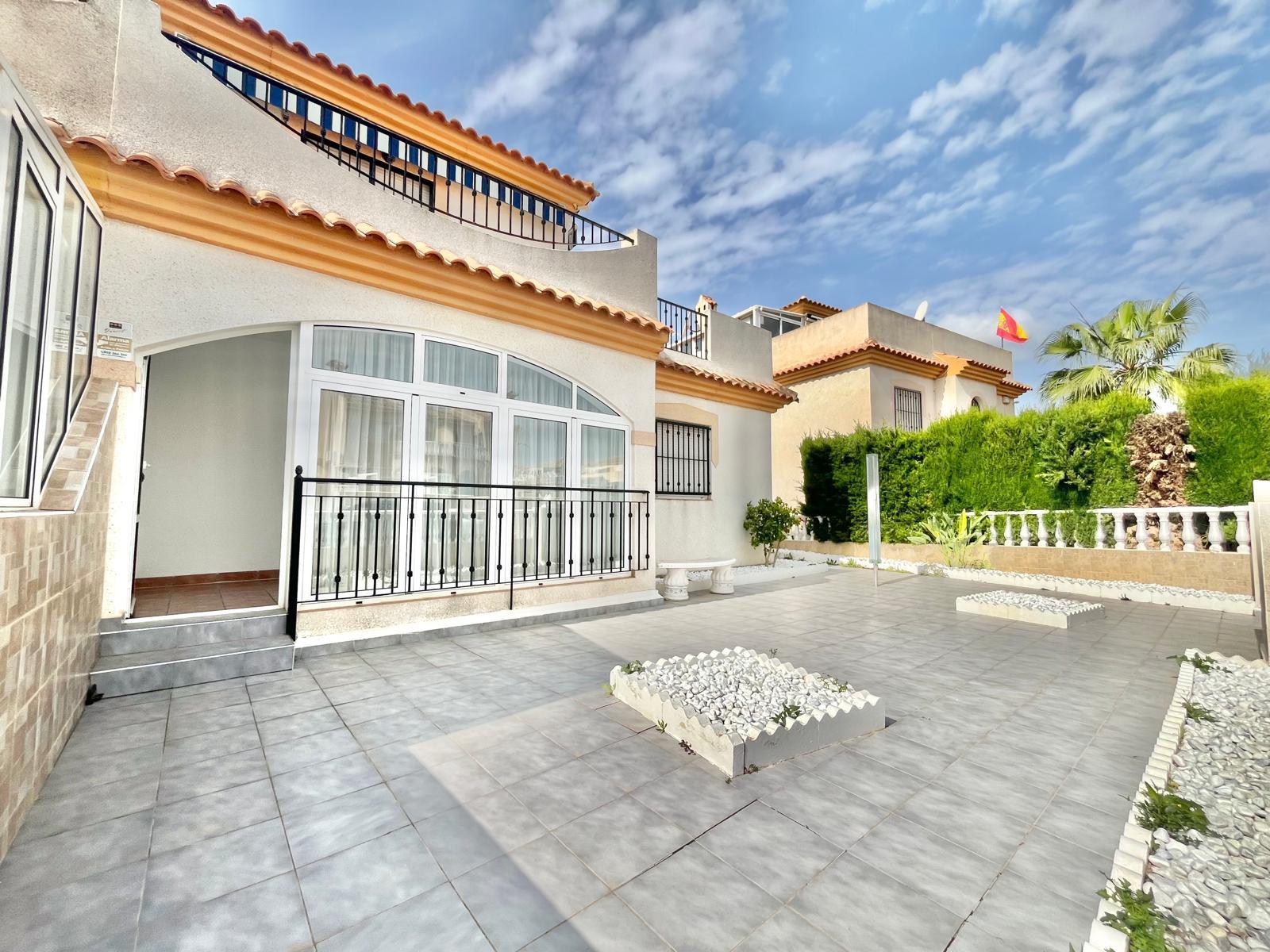 For sale - 3 Bedroom 1 Bathroom Quad House in Playa Flamenca  - Playa Flamenca  - Alicante