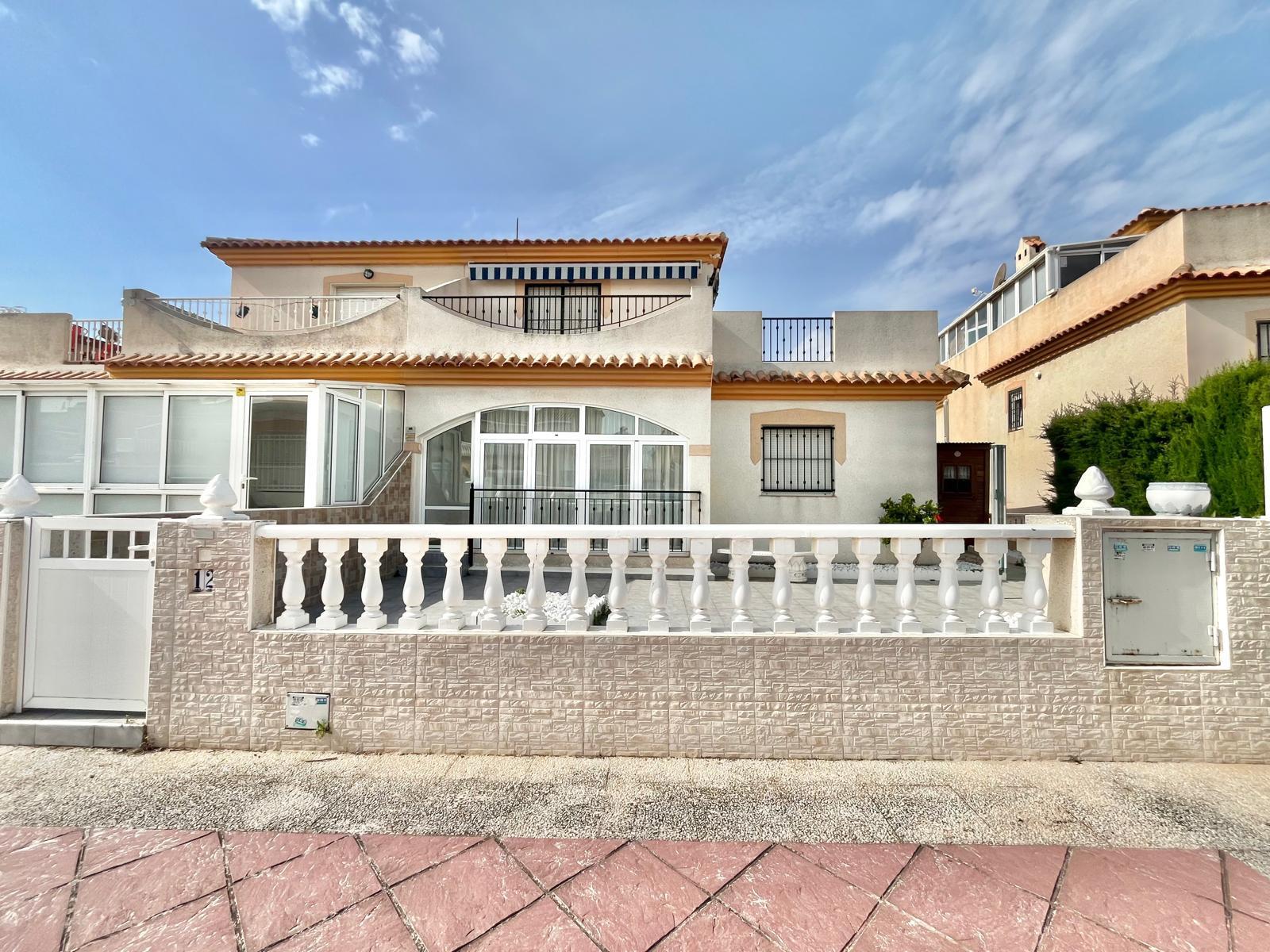 For sale - 3 Bedroom 1 Bathroom Quad House in Playa Flamenca  - Playa Flamenca  - Alicante