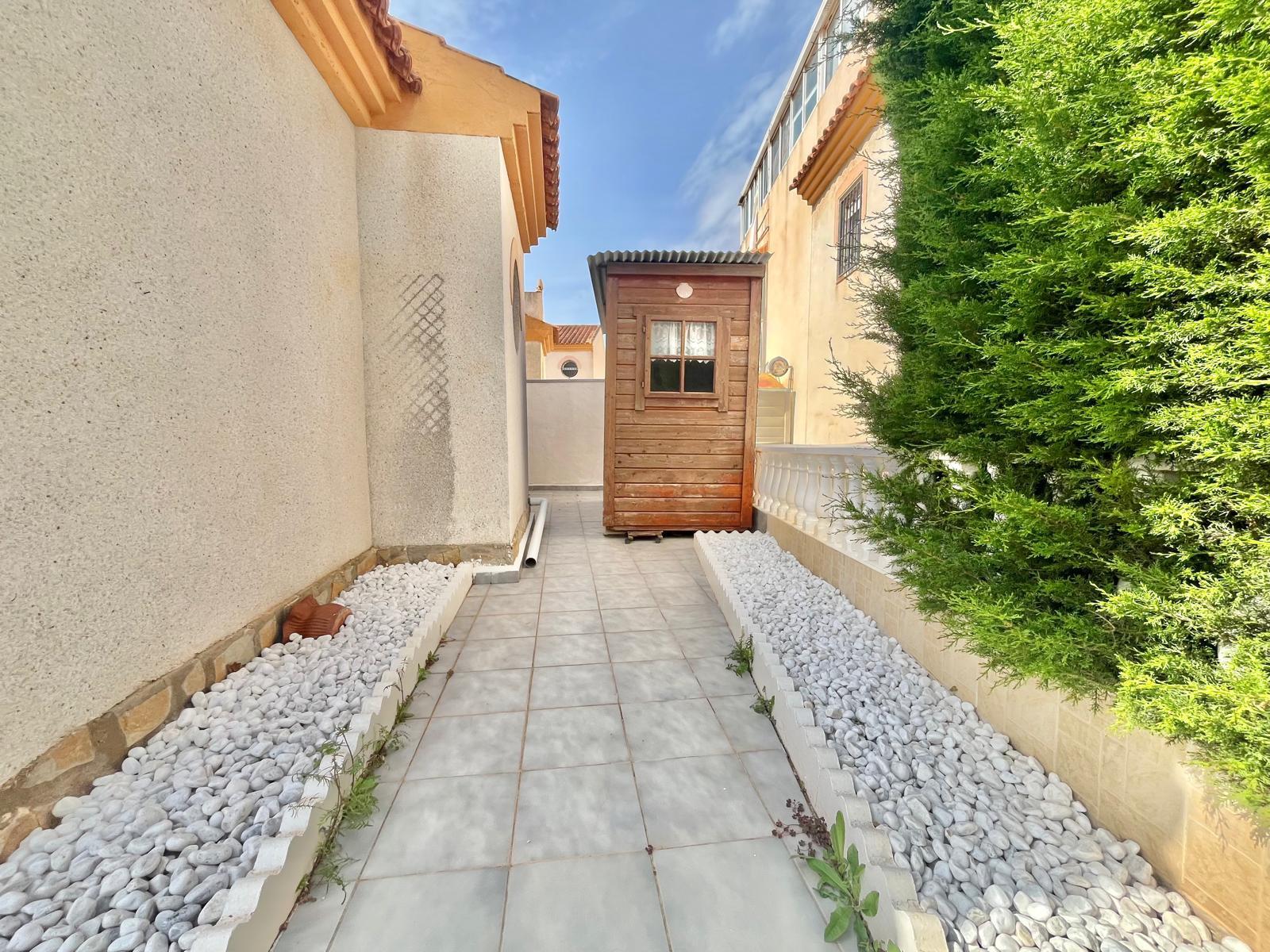For sale - 3 Bedroom 1 Bathroom Quad House in Playa Flamenca  - Playa Flamenca  - Alicante