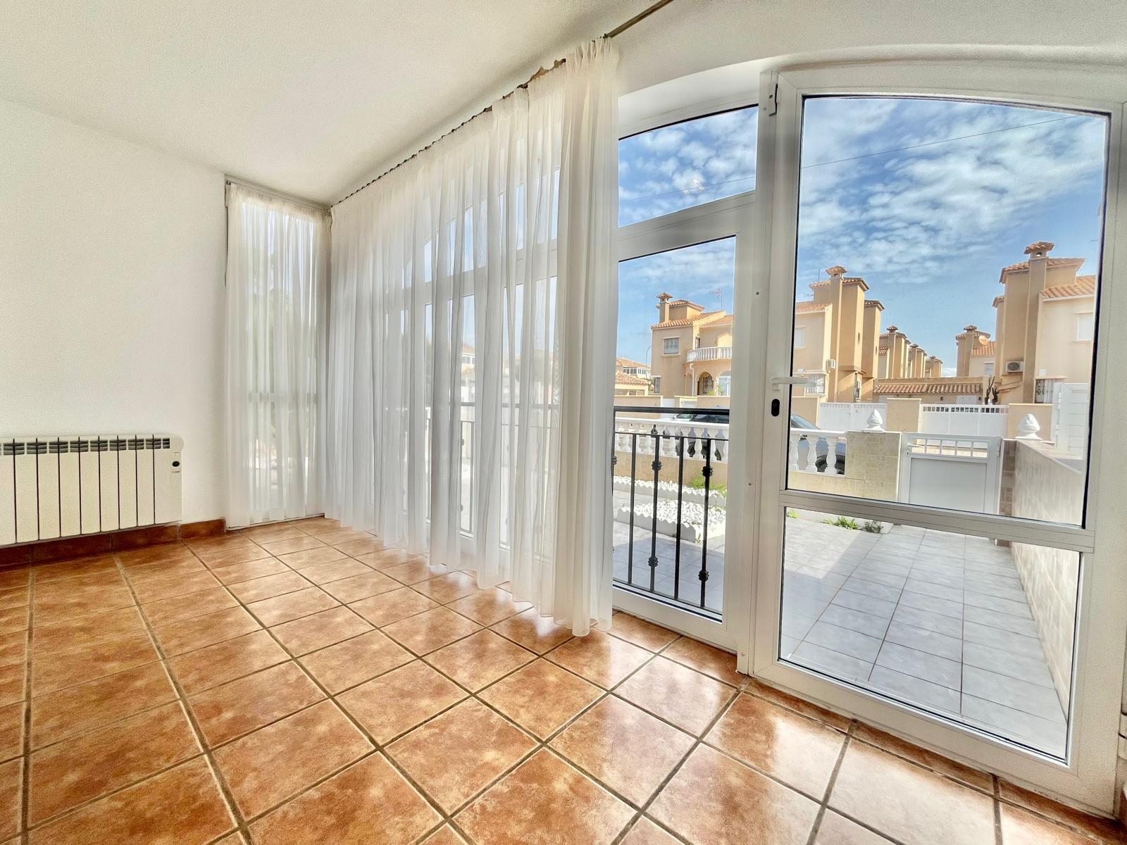For sale - 3 Bedroom 1 Bathroom Quad House in Playa Flamenca  - Playa Flamenca  - Alicante