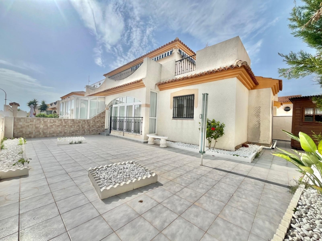 3 Bedroom 1 Bathroom Quad House in Playa Flamenca 
