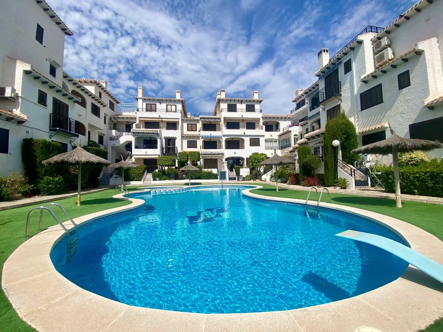 For sale - 2 Bedroom 1 Bathroom Apartment in Cabo Roig - Cabo Roig  - Alicante