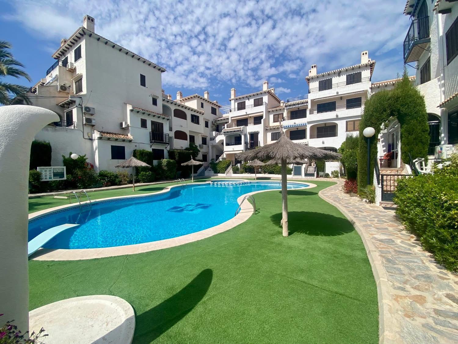 For sale - 2 Bedroom 1 Bathroom Apartment in Cabo Roig - Cabo Roig  - Alicante
