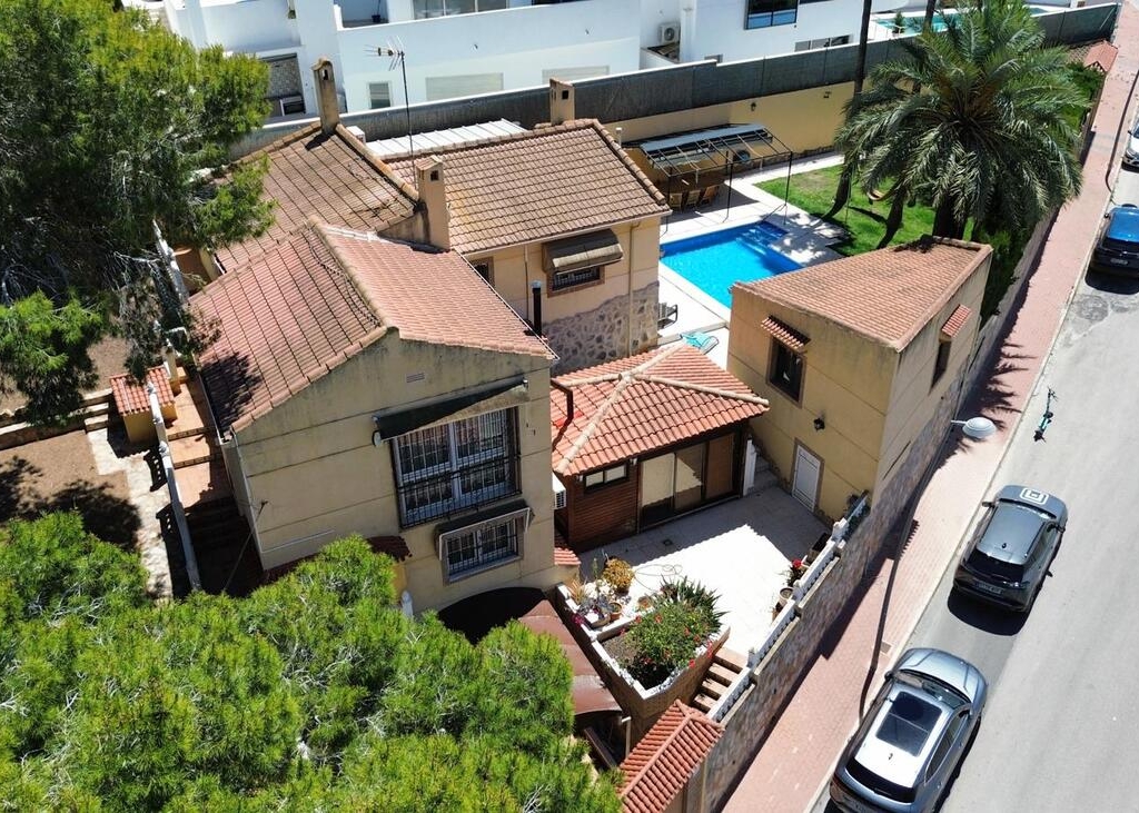 4 Bedroom 3 Bathroom Villa in Los Balcones