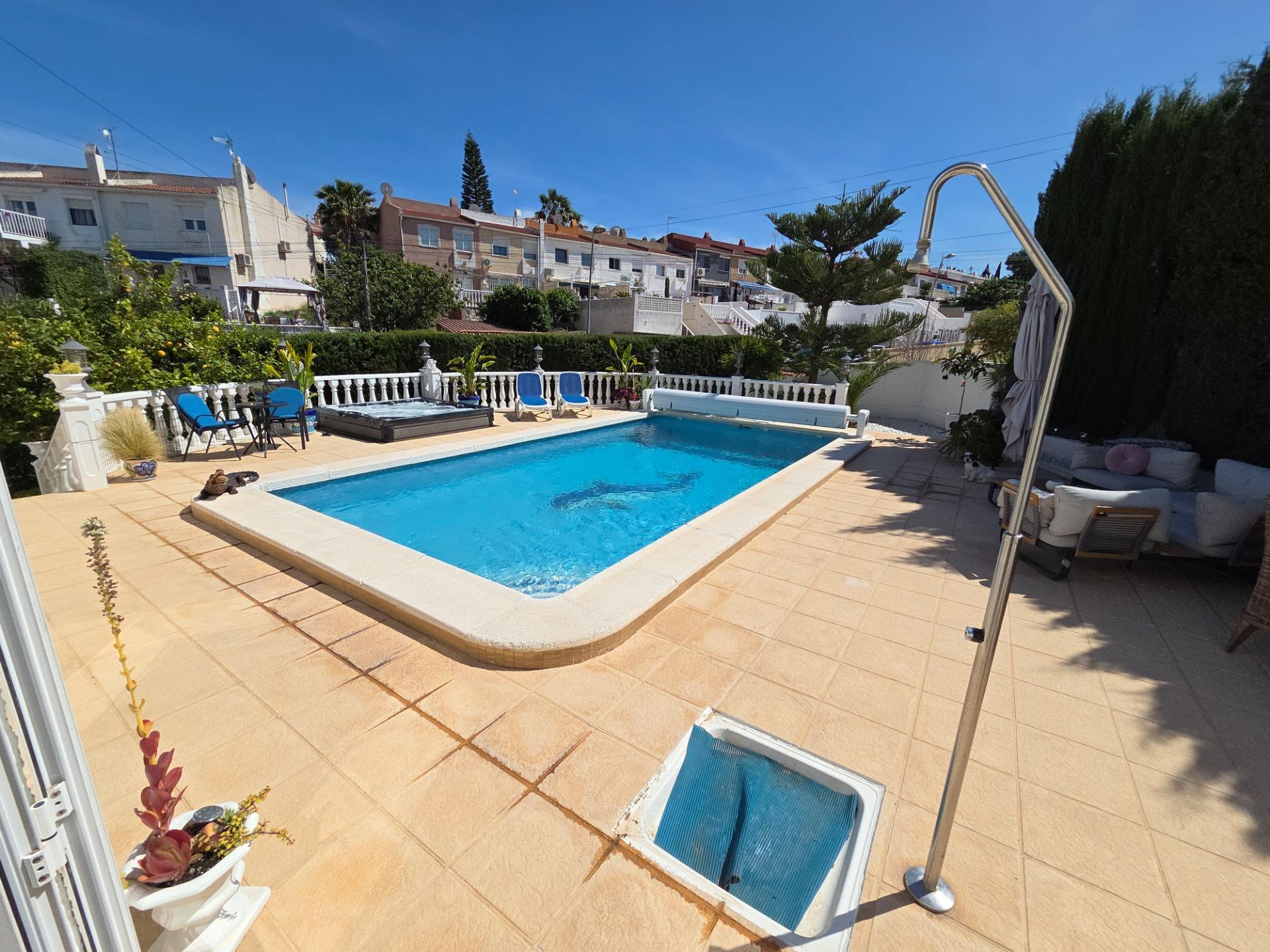 For sale - 2 Bedroom 2 Bathroom Semi Detached in Torrevieja - Los Balcones  - Alicante