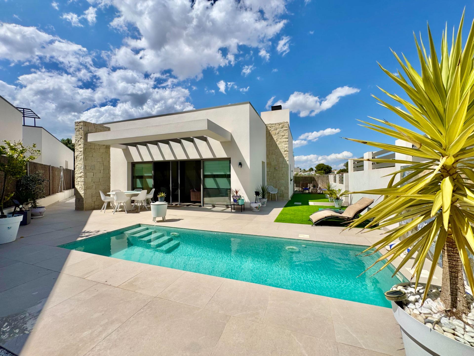 For sale - 3 Bedroom 2 Bathroom Villa in San Miguel de Salinas - Blue Lagoon - Galán  - Alicante