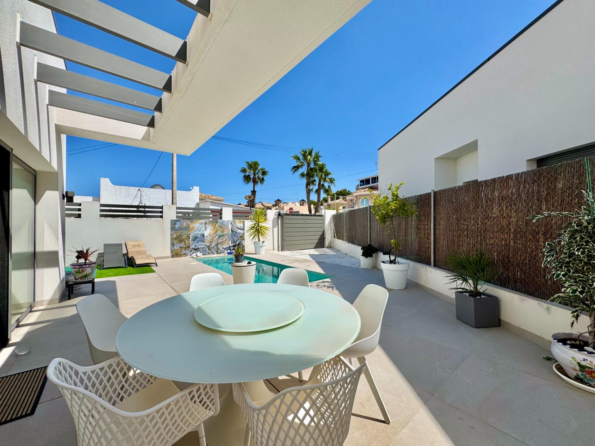 For sale - 3 Bedroom 2 Bathroom Villa in San Miguel de Salinas - Blue Lagoon - Galán  - Alicante
