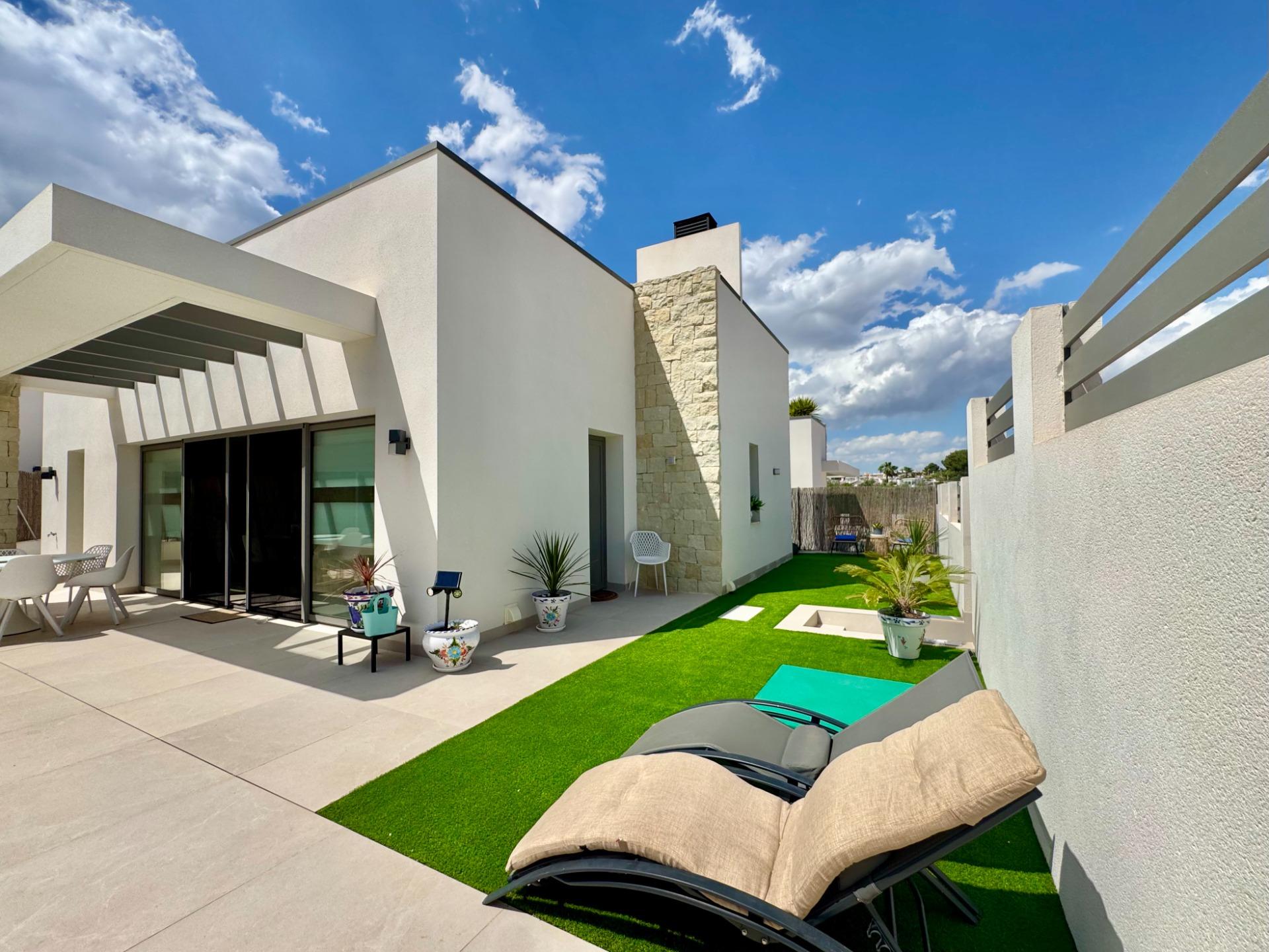 For sale - 3 Bedroom 2 Bathroom Villa in San Miguel de Salinas - Blue Lagoon - Galán  - Alicante