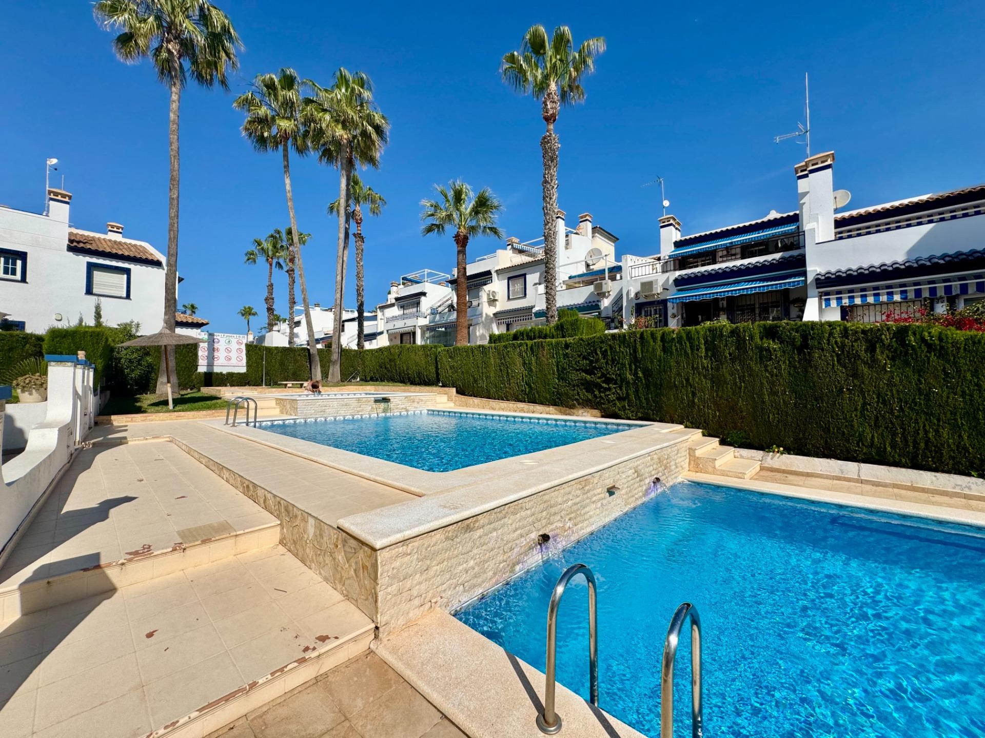 For sale - 2 Bedroom 2 Bathroom Bungalow in Villamartin - Villamartín-las Filipinas  - Alicante