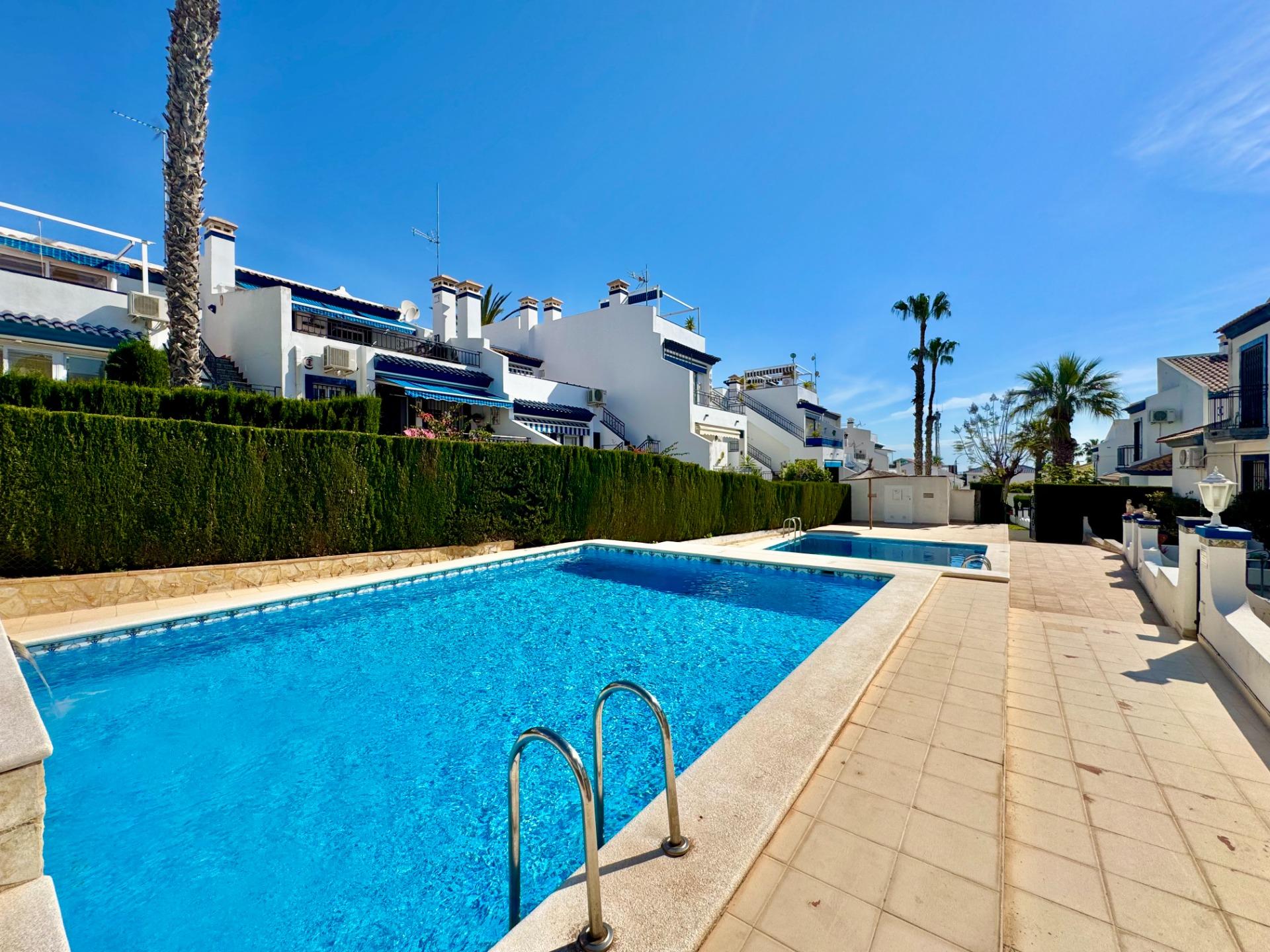 For sale - 2 Bedroom 2 Bathroom Bungalow in Villamartin - Villamartín-las Filipinas  - Alicante