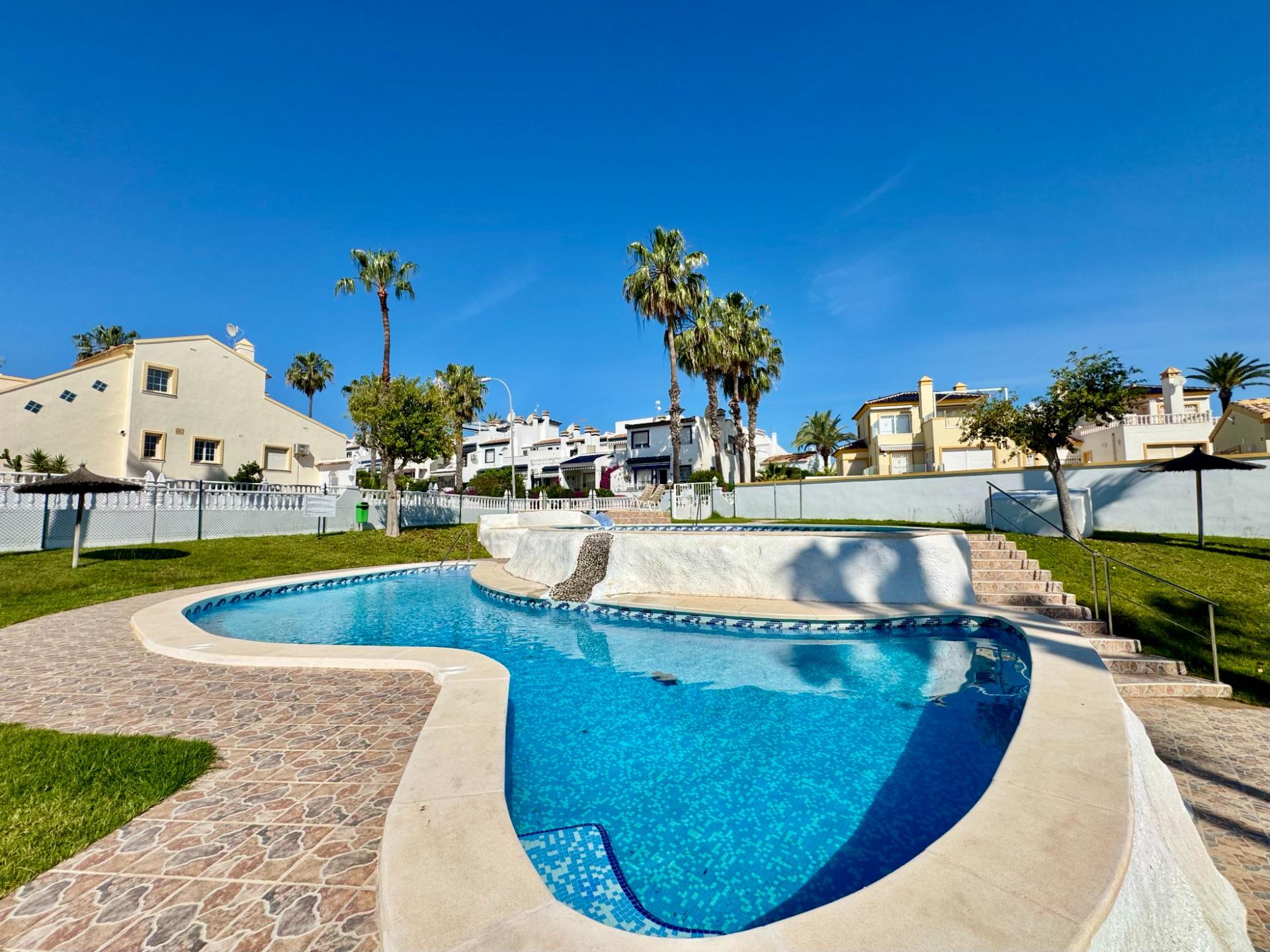 For sale - 2 Bedroom 2 Bathroom Bungalow in Villamartin - Villamartín-las Filipinas  - Alicante