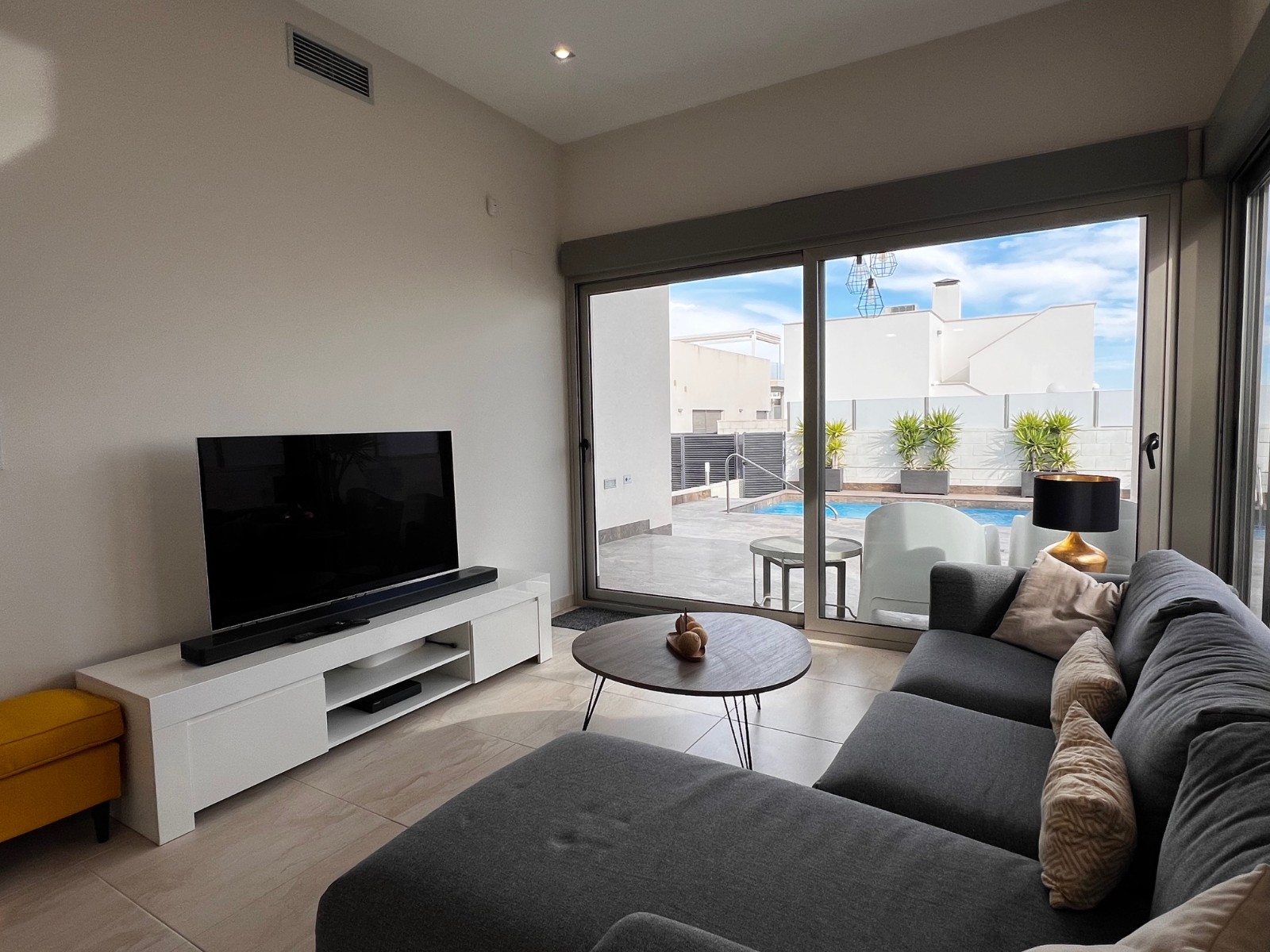 For sale - 3 Bedroom 2 Bathroom Villa in Orihuela Costa - Costa Blanca  - Alicante
