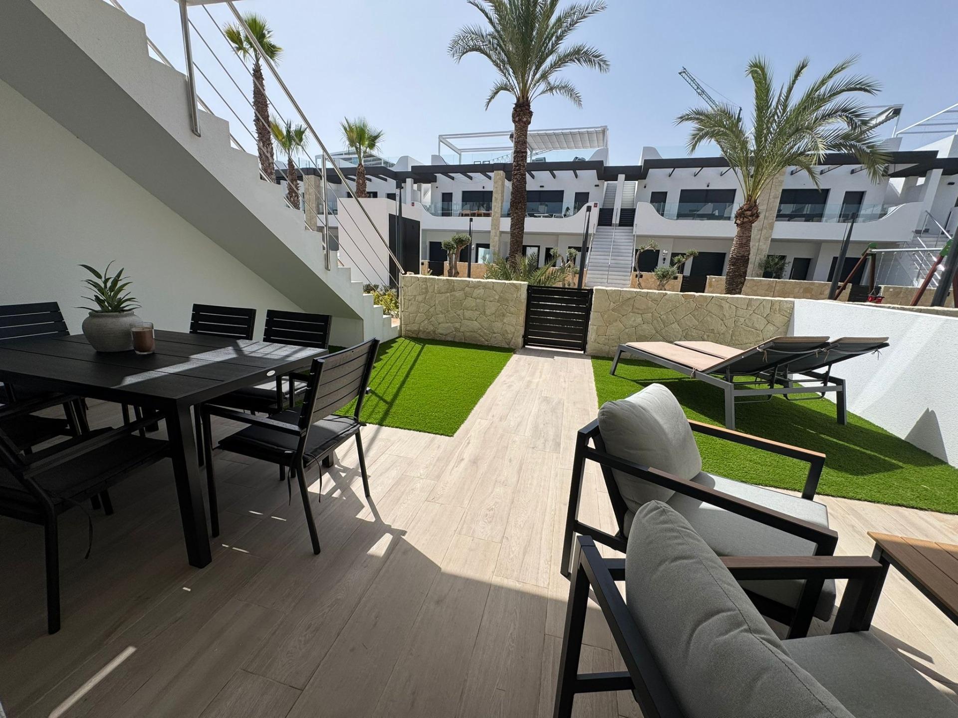 For sale - 3 Bedroom 2 Bathroom Apartment in Orihuela Costa - Rocio Del Mar  - Alicante