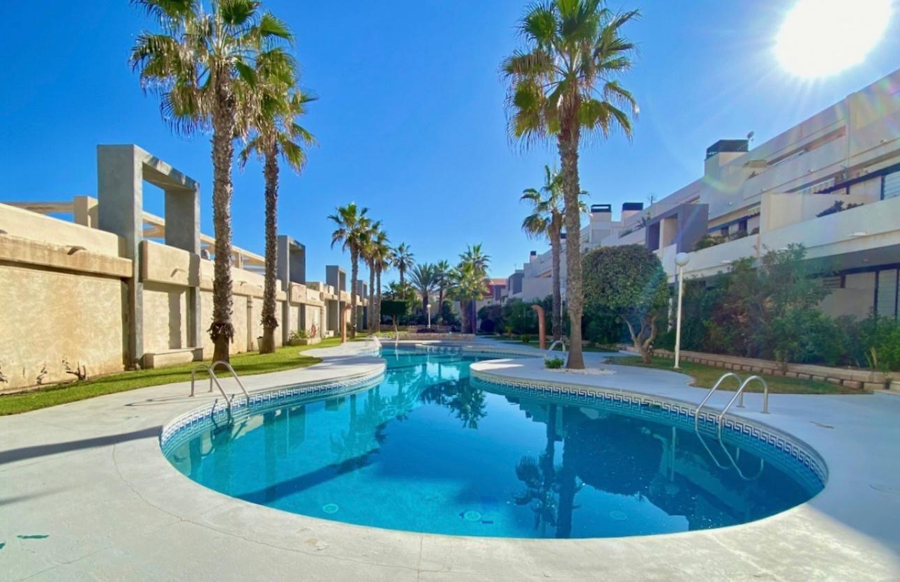 For sale - 2 Bedroom 1 Bathroom Apartment in Torrevieja - Torre La Mata  - Alicante