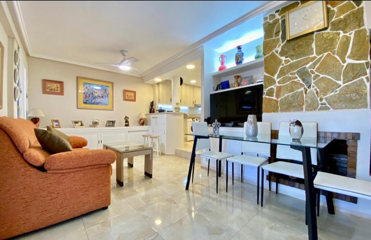 For sale - 2 Bedroom 1 Bathroom Apartment in Torrevieja - Torre La Mata  - Alicante