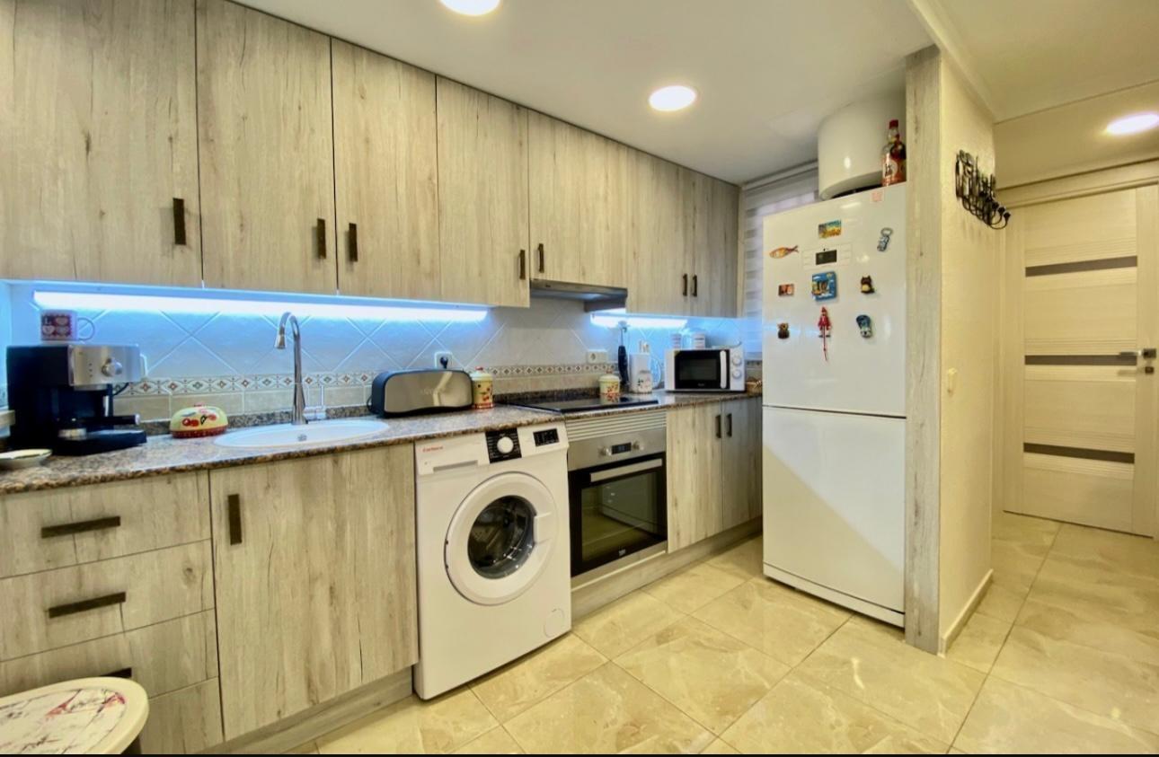 For sale - 2 Bedroom 1 Bathroom Apartment in Torrevieja - Torre La Mata  - Alicante