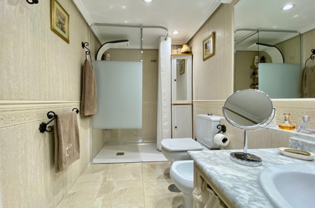 For sale - 2 Bedroom 1 Bathroom Apartment in Torrevieja - Torre La Mata  - Alicante