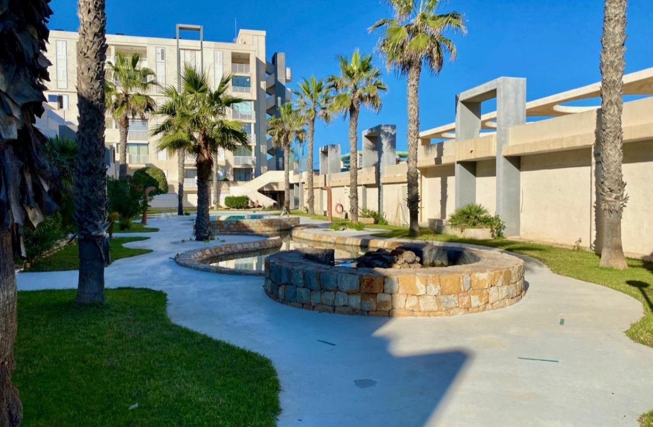 For sale - 2 Bedroom 1 Bathroom Apartment in Torrevieja - Torre La Mata  - Alicante