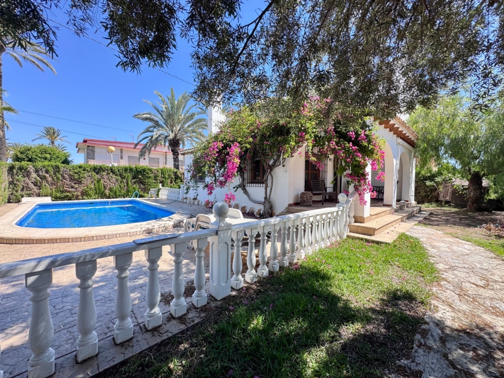4 Bedroom 2 Bathroom Villa in Orihuela Costa