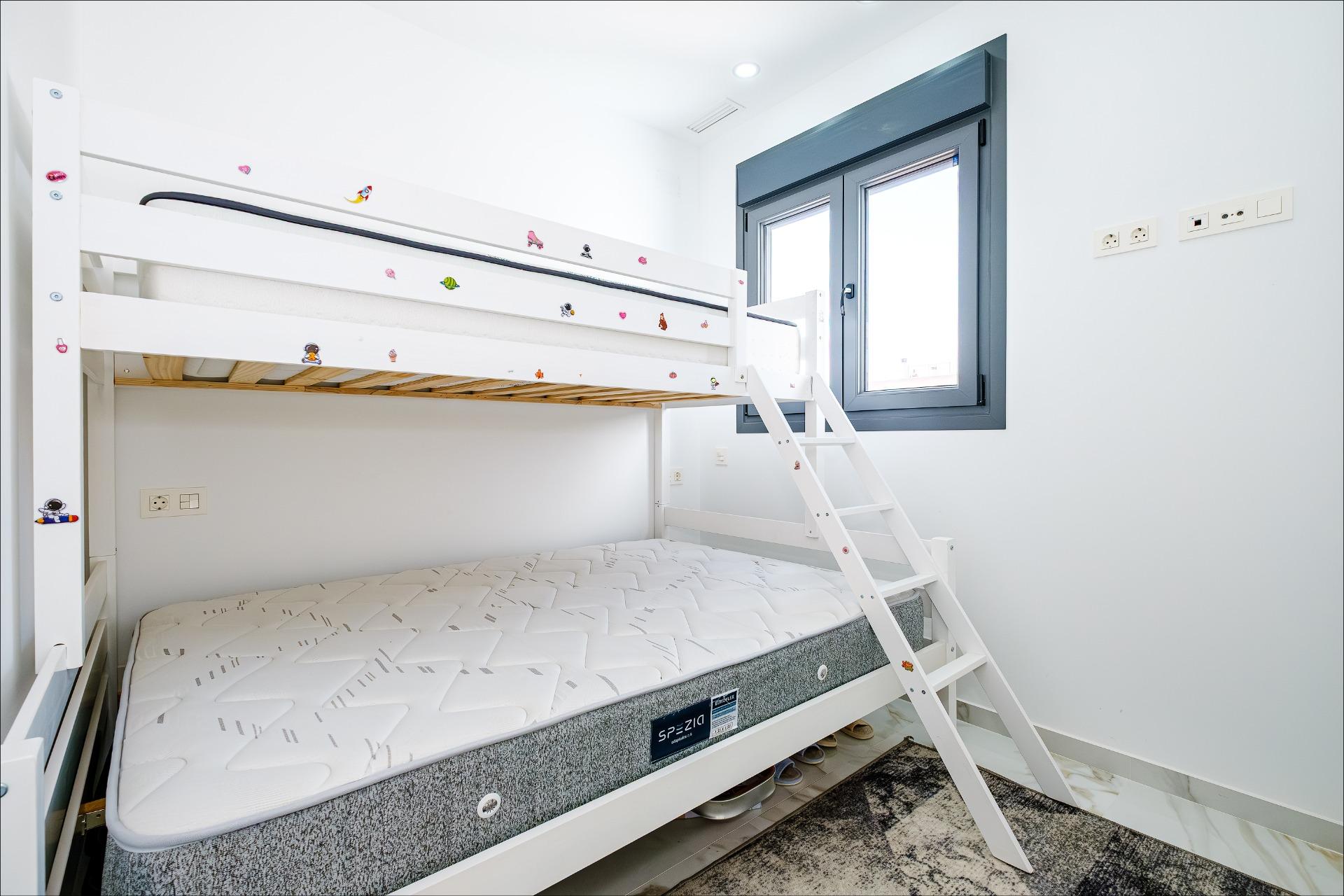 For sale - 4 Bedroom 4 Bathroom Apartment in Torrevieja - Playa Del Cura  - Alicante