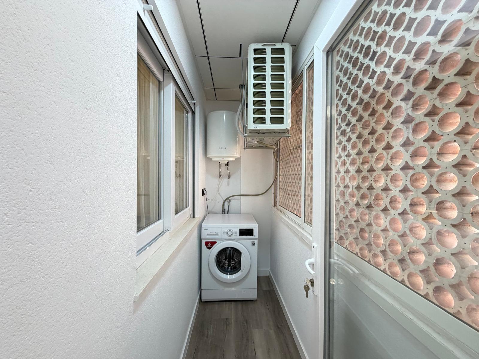 For sale - 2 Bedroom 1 Bathroom Apartment in Torrevieja - Estacion De Autobuses  - Alicante