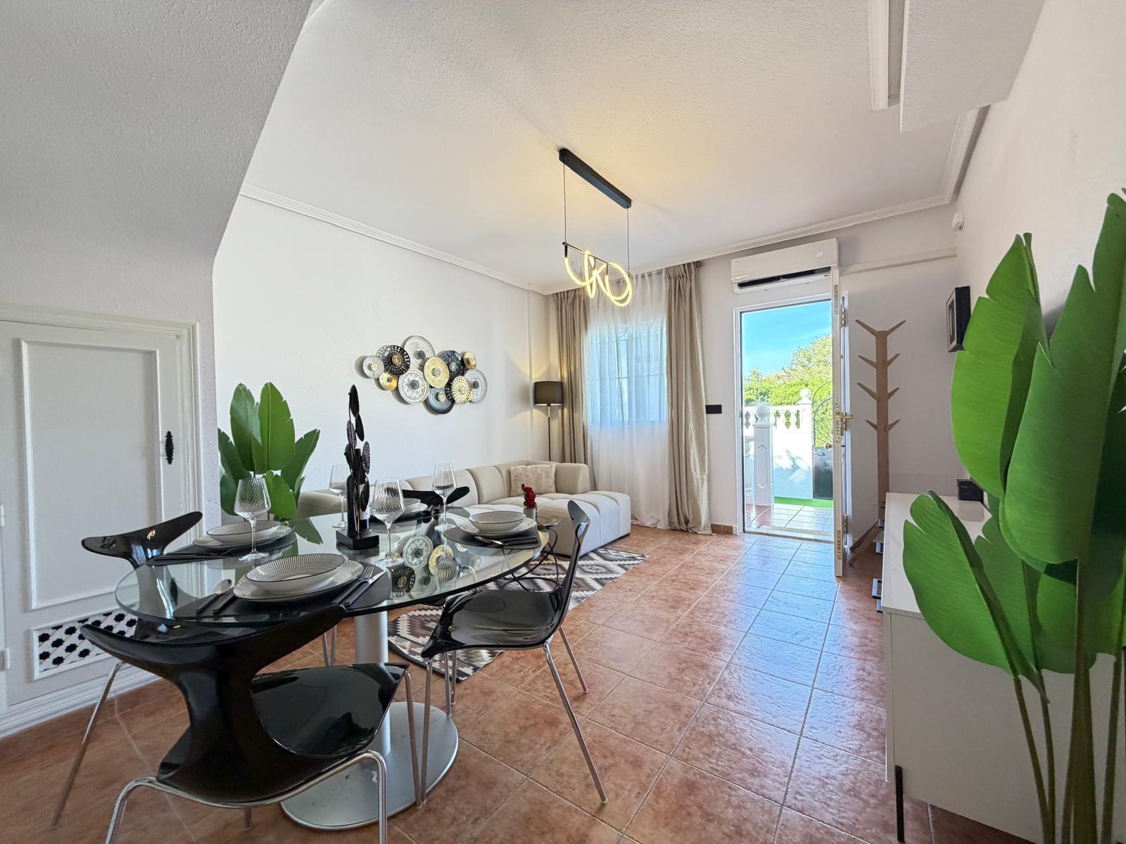For sale - 3 Bedroom 2 Bathroom Town House in Punta Prima - Rocio Del Mar  - Alicante