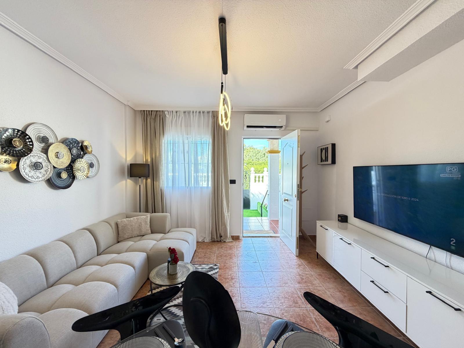 For sale - 3 Bedroom 2 Bathroom Town House in Punta Prima - Rocio Del Mar  - Alicante