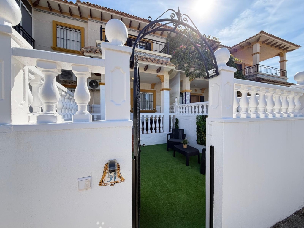 3 Bedroom 2 Bathroom Town House in Orihuela Costa