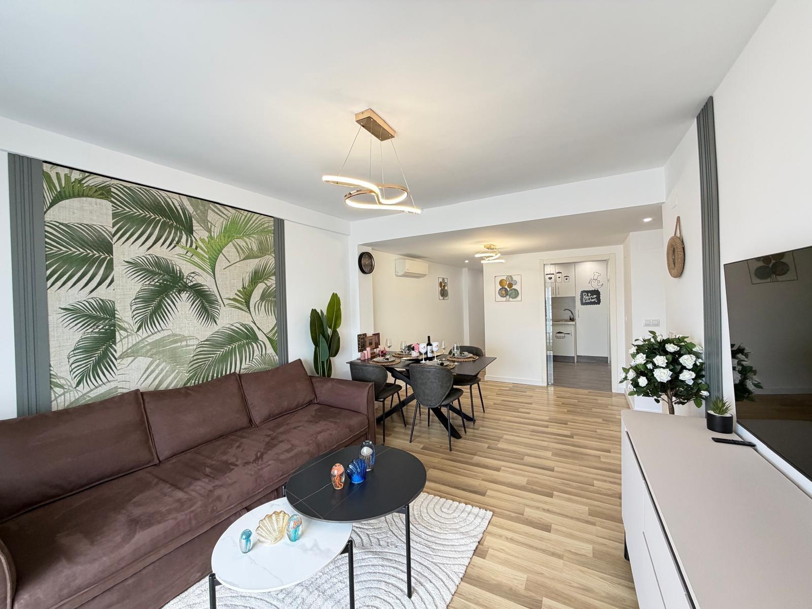 For sale - 3 Bedroom 2 Bathroom Apartment in Torrevieja - Centro  - Alicante