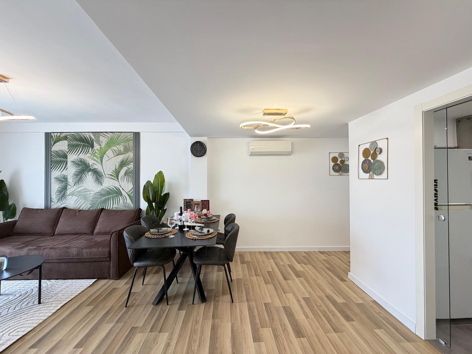 For sale - 3 Bedroom 2 Bathroom Apartment in Torrevieja - Centro  - Alicante