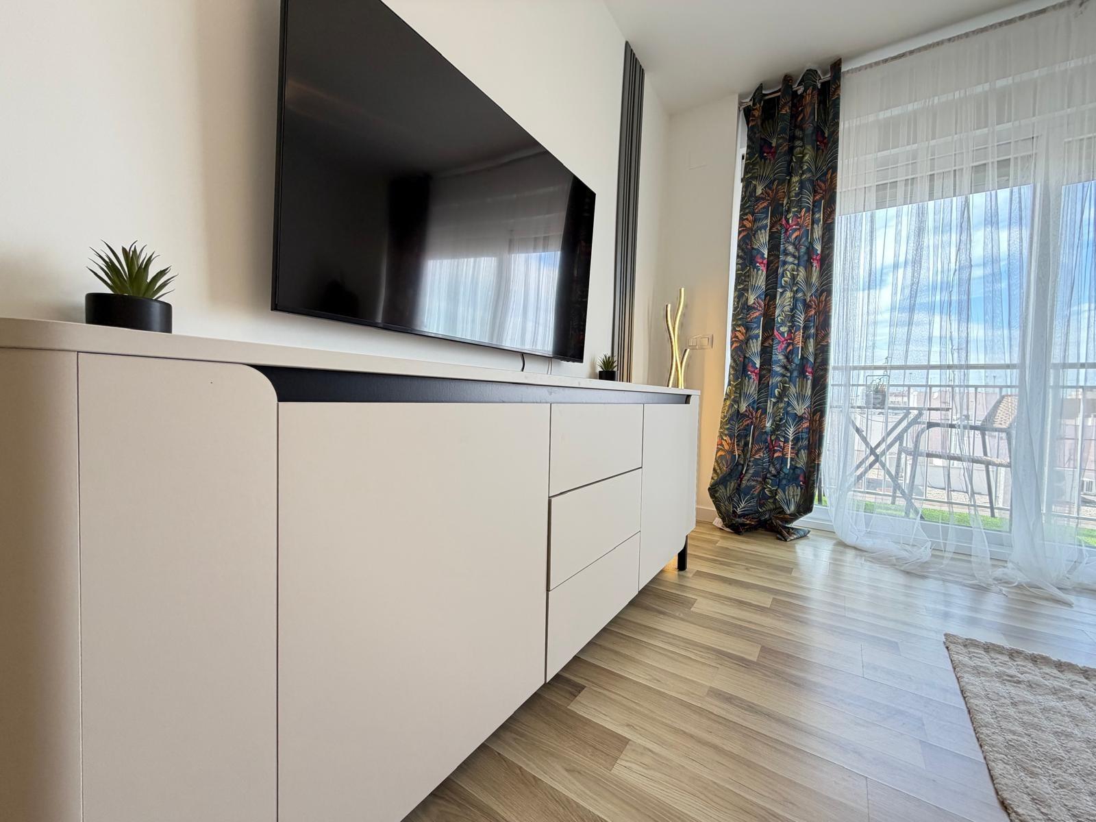 For sale - 3 Bedroom 2 Bathroom Apartment in Torrevieja - Centro  - Alicante