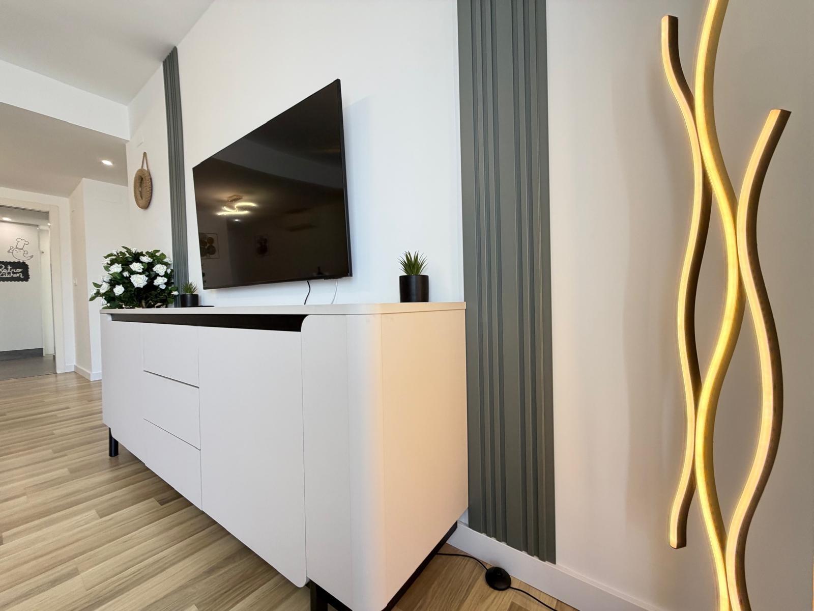 For sale - 3 Bedroom 2 Bathroom Apartment in Torrevieja - Centro  - Alicante