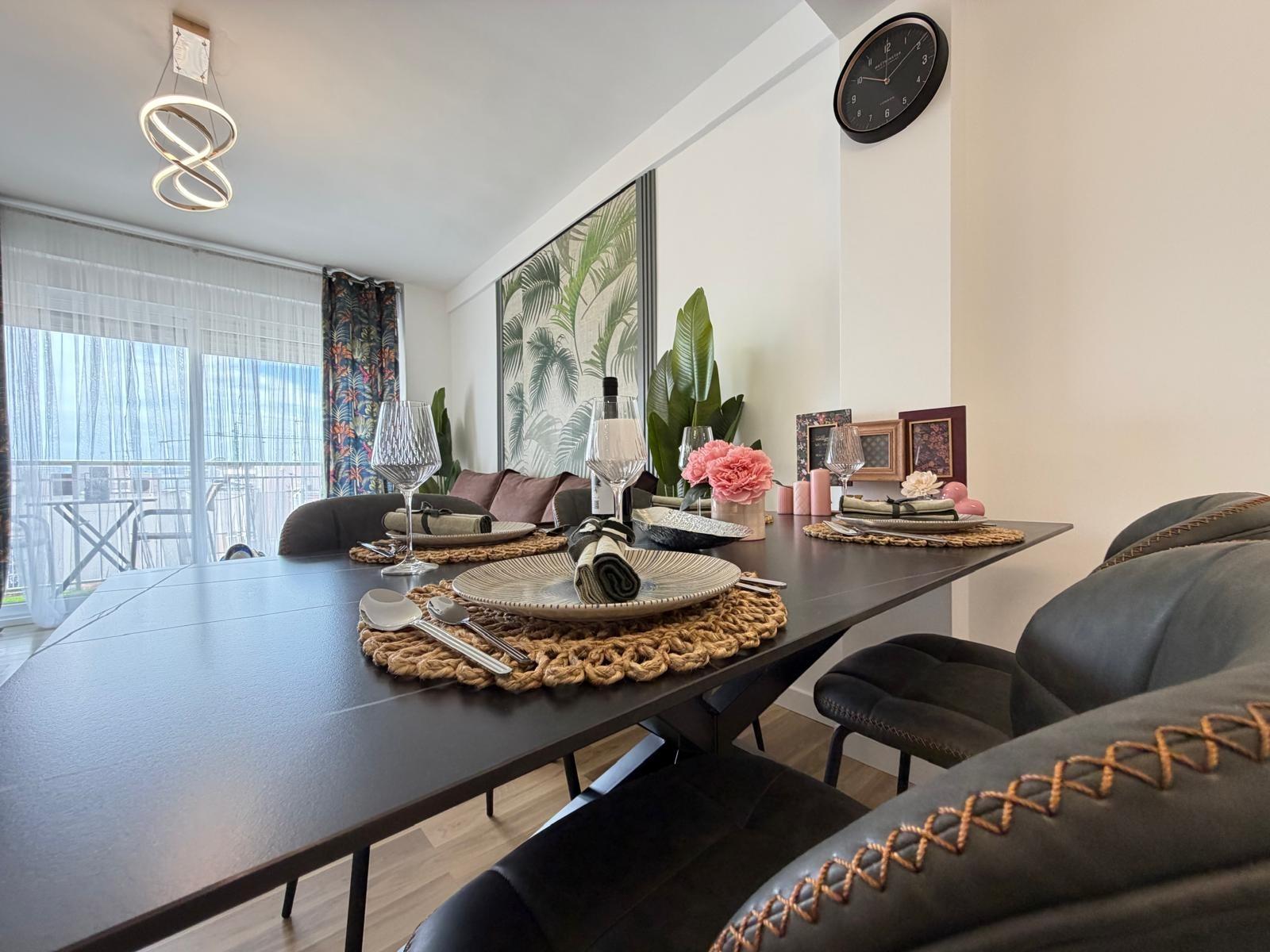 For sale - 3 Bedroom 2 Bathroom Apartment in Torrevieja - Centro  - Alicante