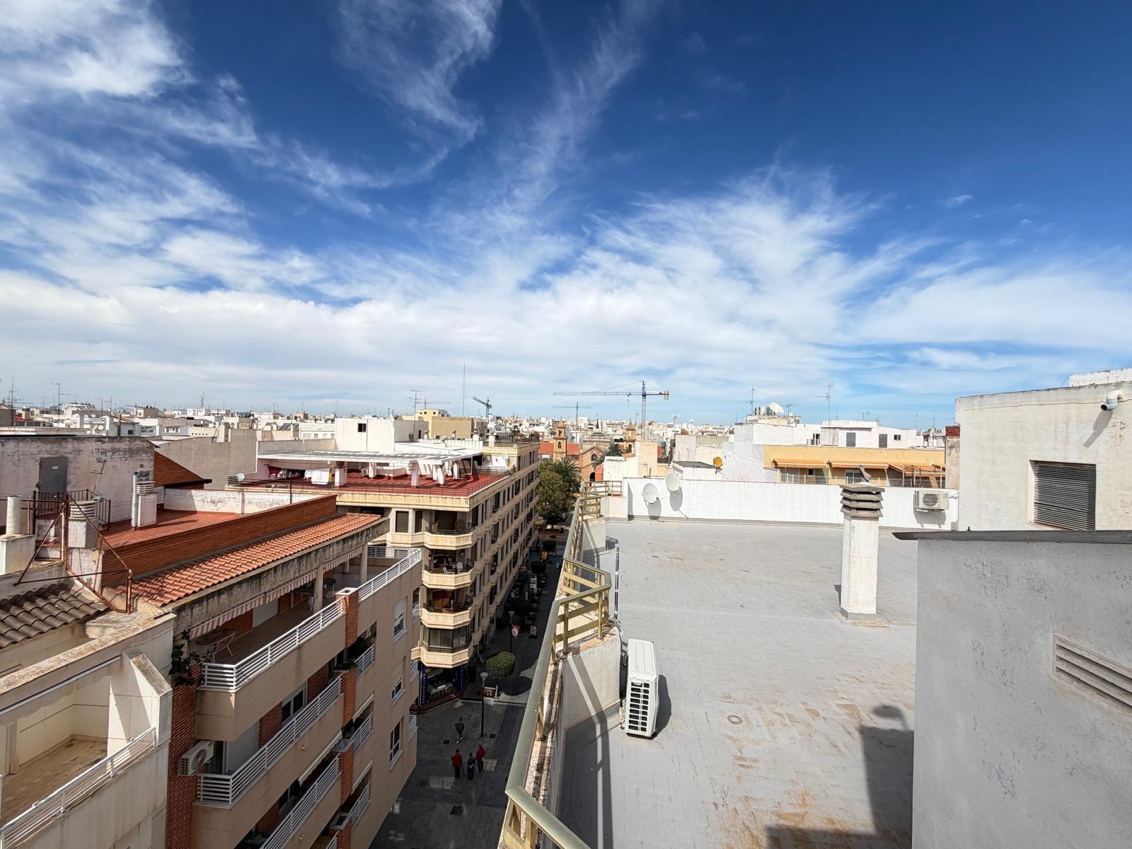 For sale - 3 Bedroom 2 Bathroom Apartment in Torrevieja - Centro  - Alicante