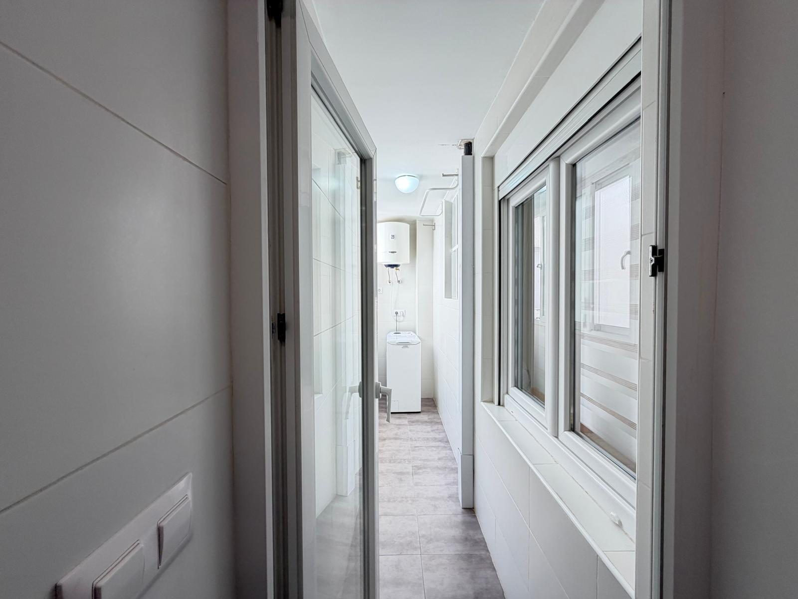 For sale - 3 Bedroom 2 Bathroom Apartment in Torrevieja - Centro  - Alicante