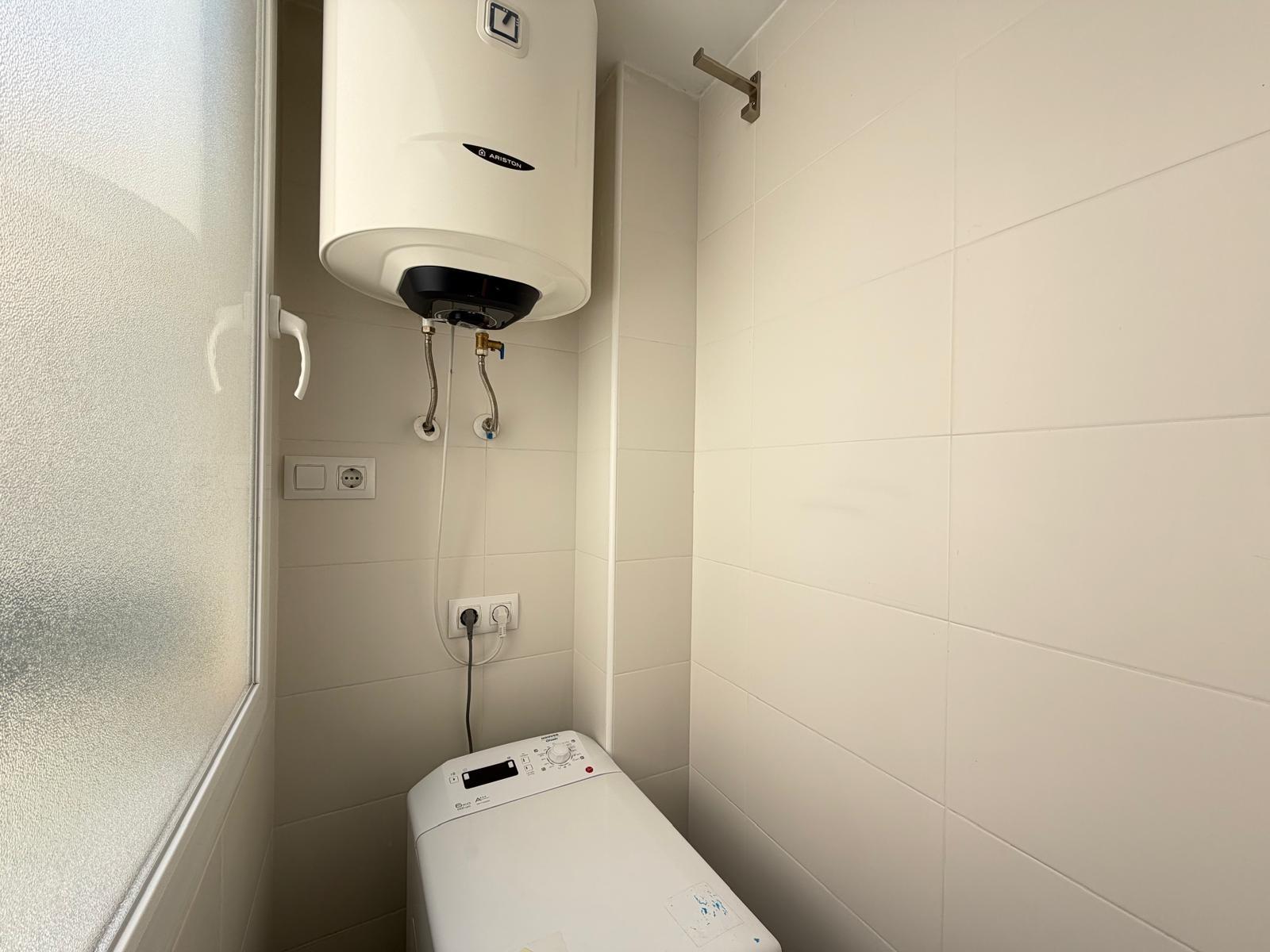 For sale - 3 Bedroom 2 Bathroom Apartment in Torrevieja - Centro  - Alicante