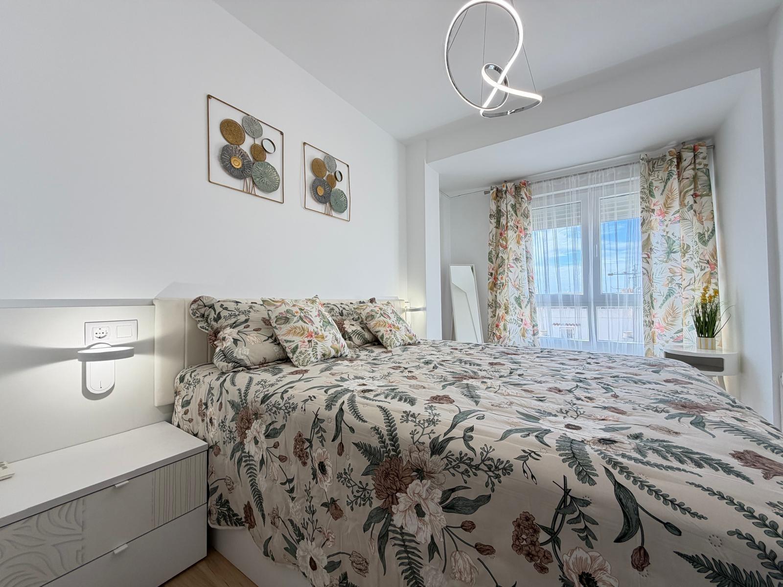 For sale - 3 Bedroom 2 Bathroom Apartment in Torrevieja - Centro  - Alicante