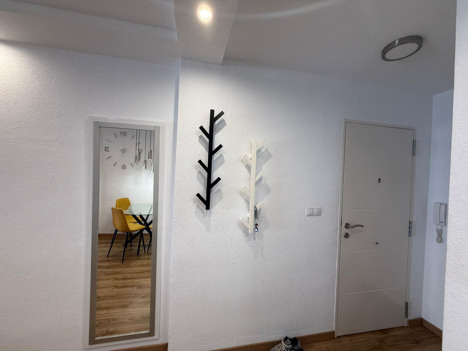 For sale - 2 Bedroom 1 Bathroom Apartment in Torrevieja - Centro  - Alicante