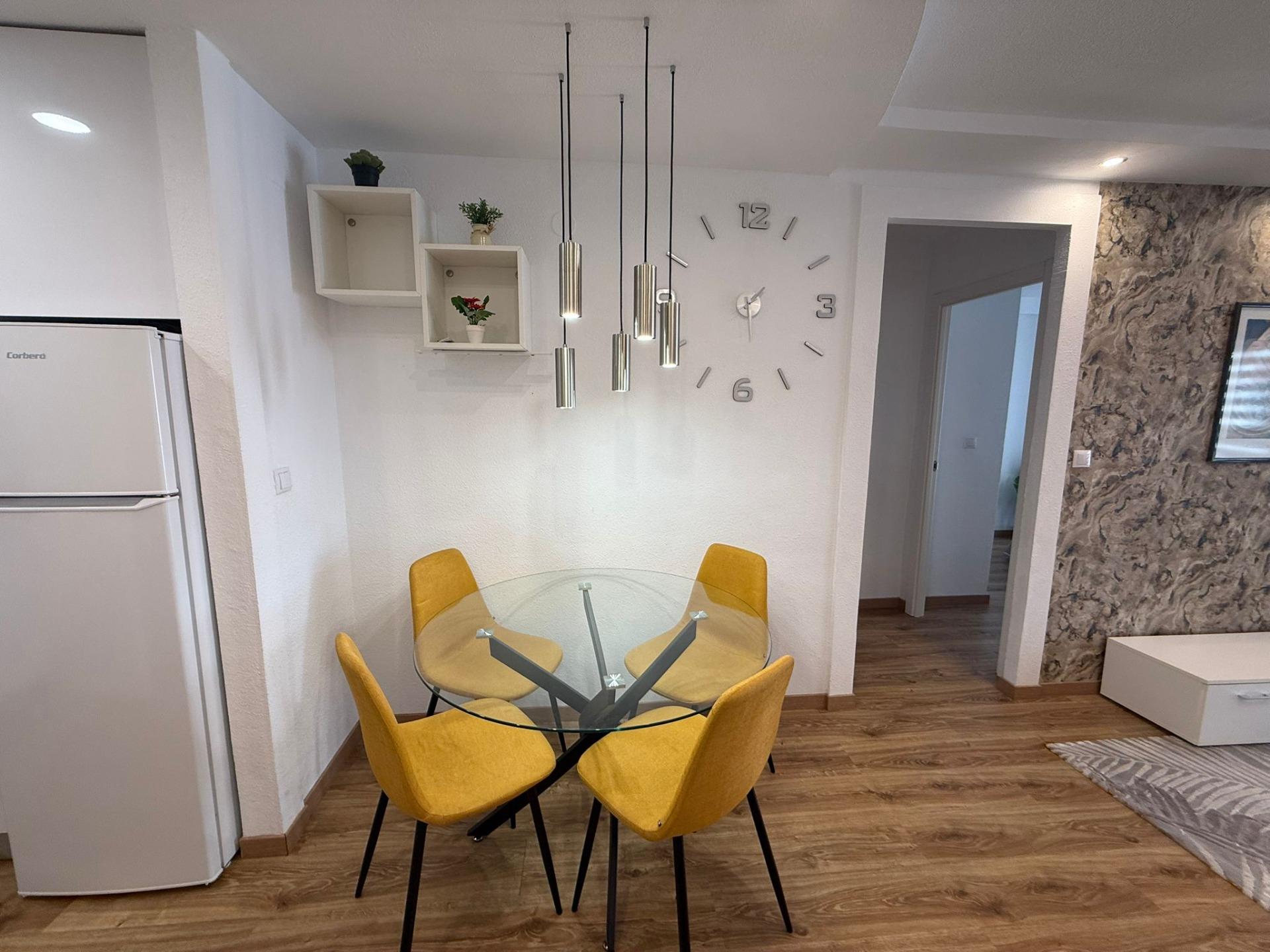 For sale - 2 Bedroom 1 Bathroom Apartment in Torrevieja - Centro  - Alicante